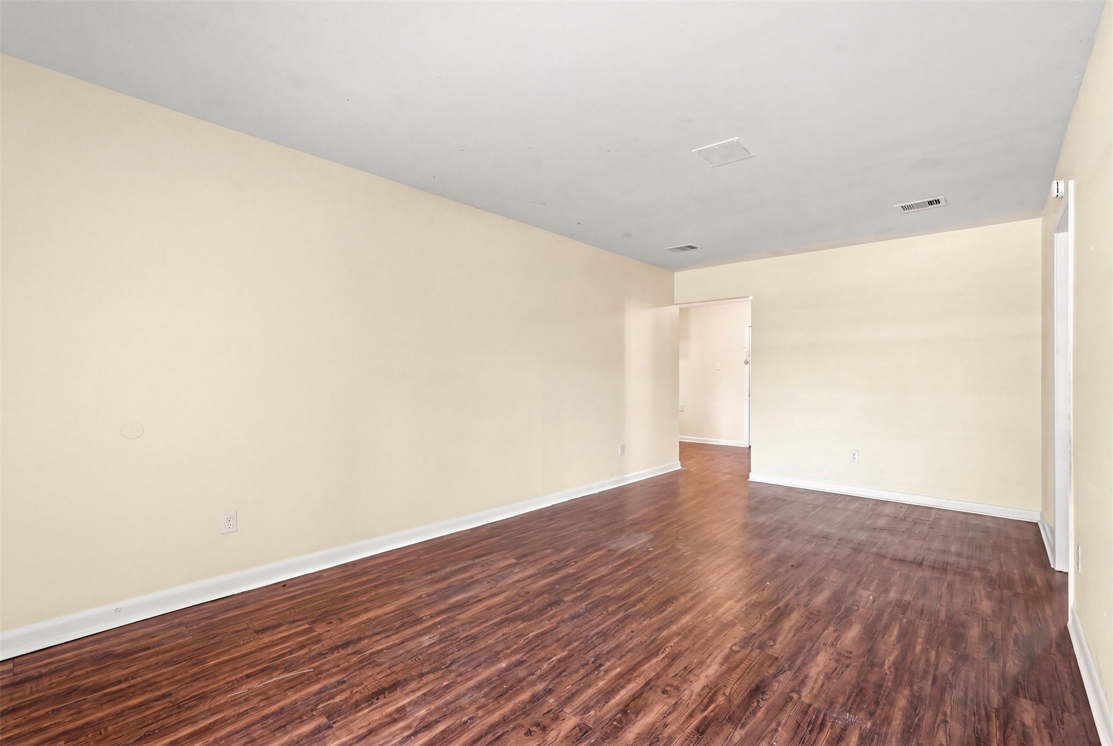 10227 Glenmawr Drive Property Photo 9