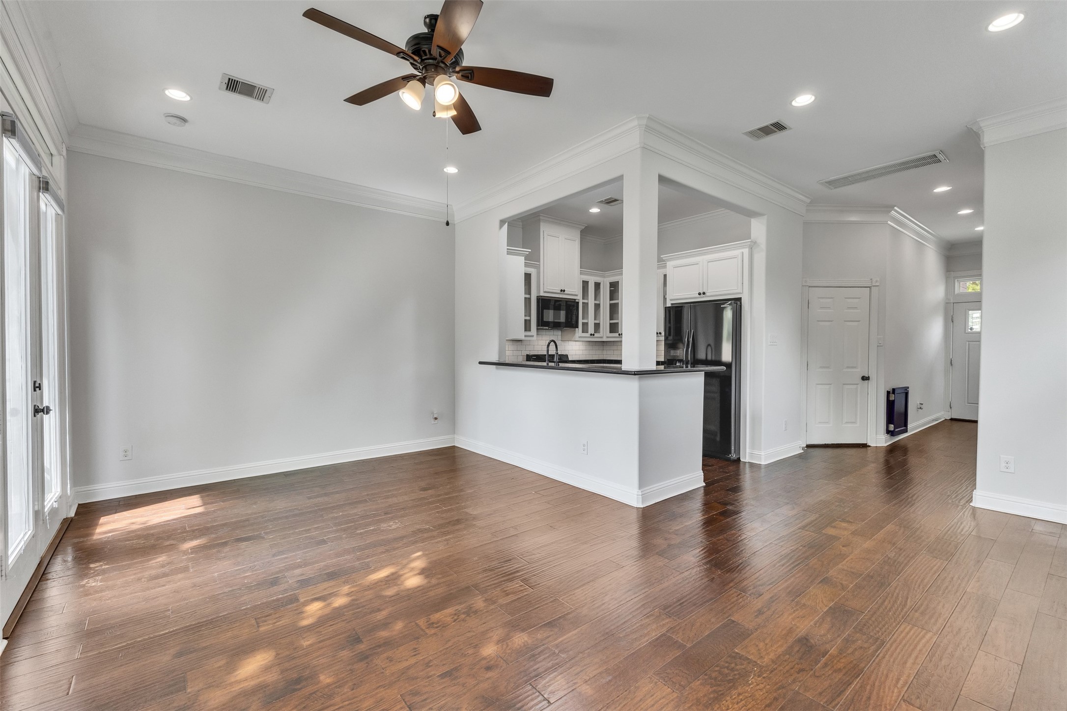 3911 Kennon Street A Property Photo 6