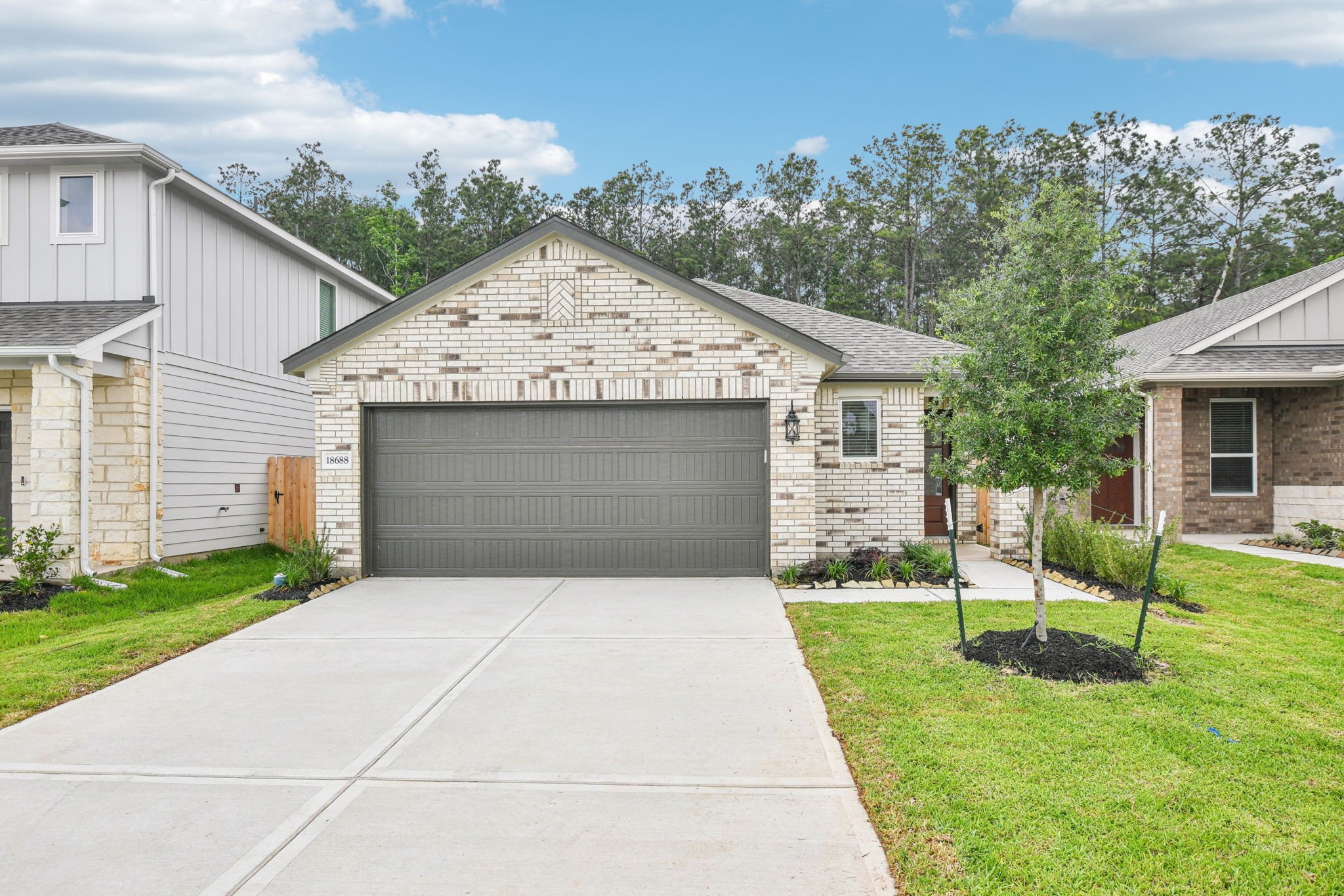 18688 Presswood Way Drive Property Photo 2