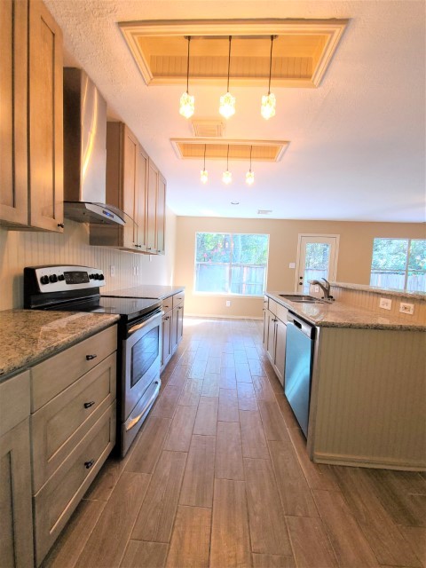 138 S Walden Elms Circle Property Photo 2