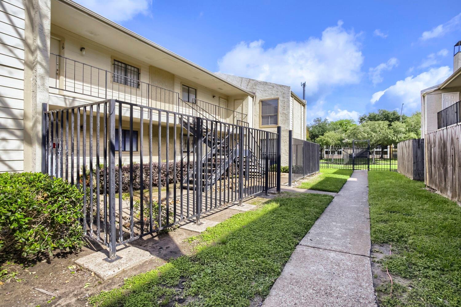 10075 Westpark Drive # 17, Houston Tx 77042 Property Photo 3