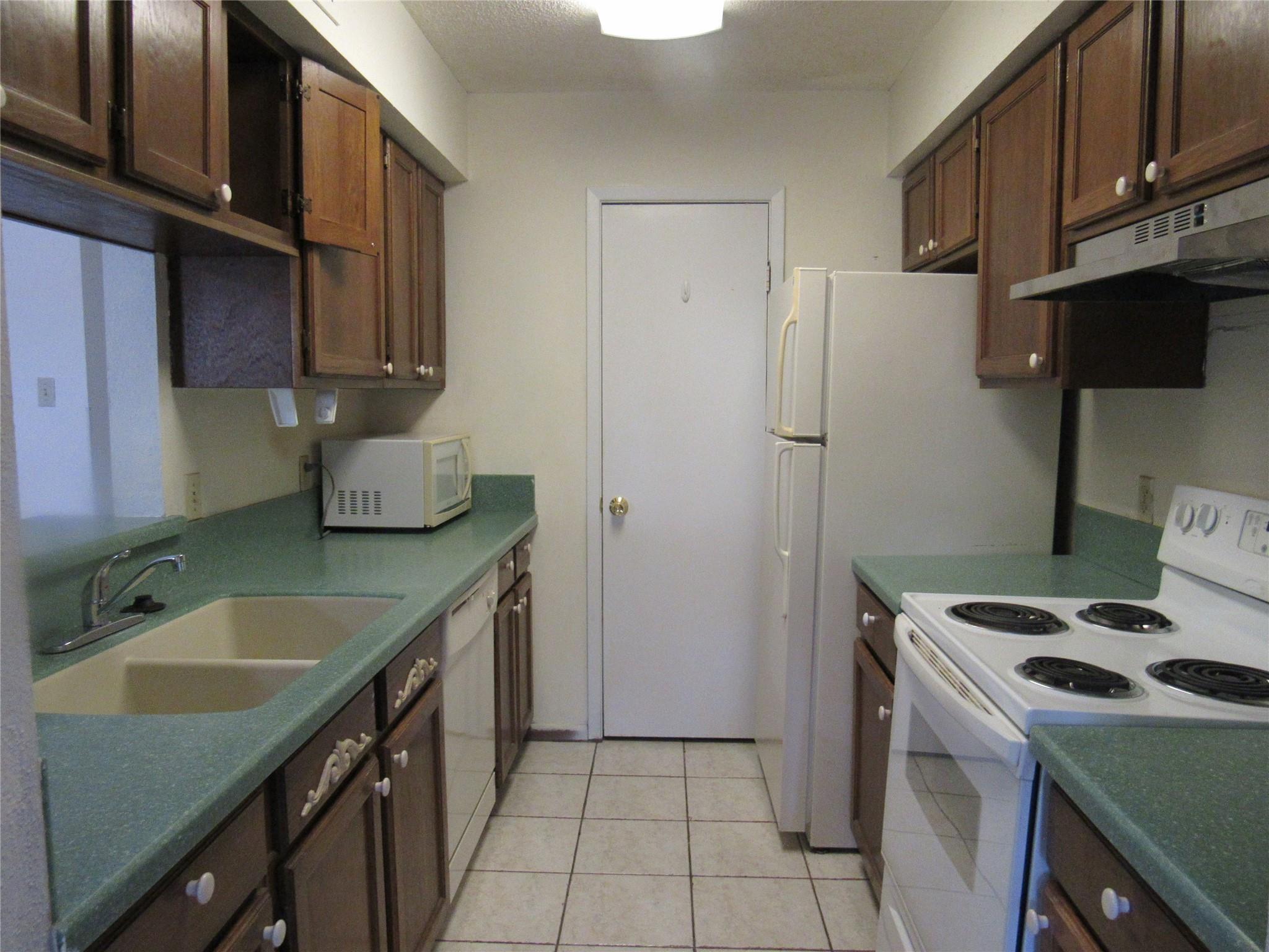 17401 Red Oak Drive 82 Property Photo 13