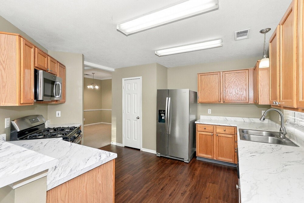 3122 Rainpark Lane Property Photo 6