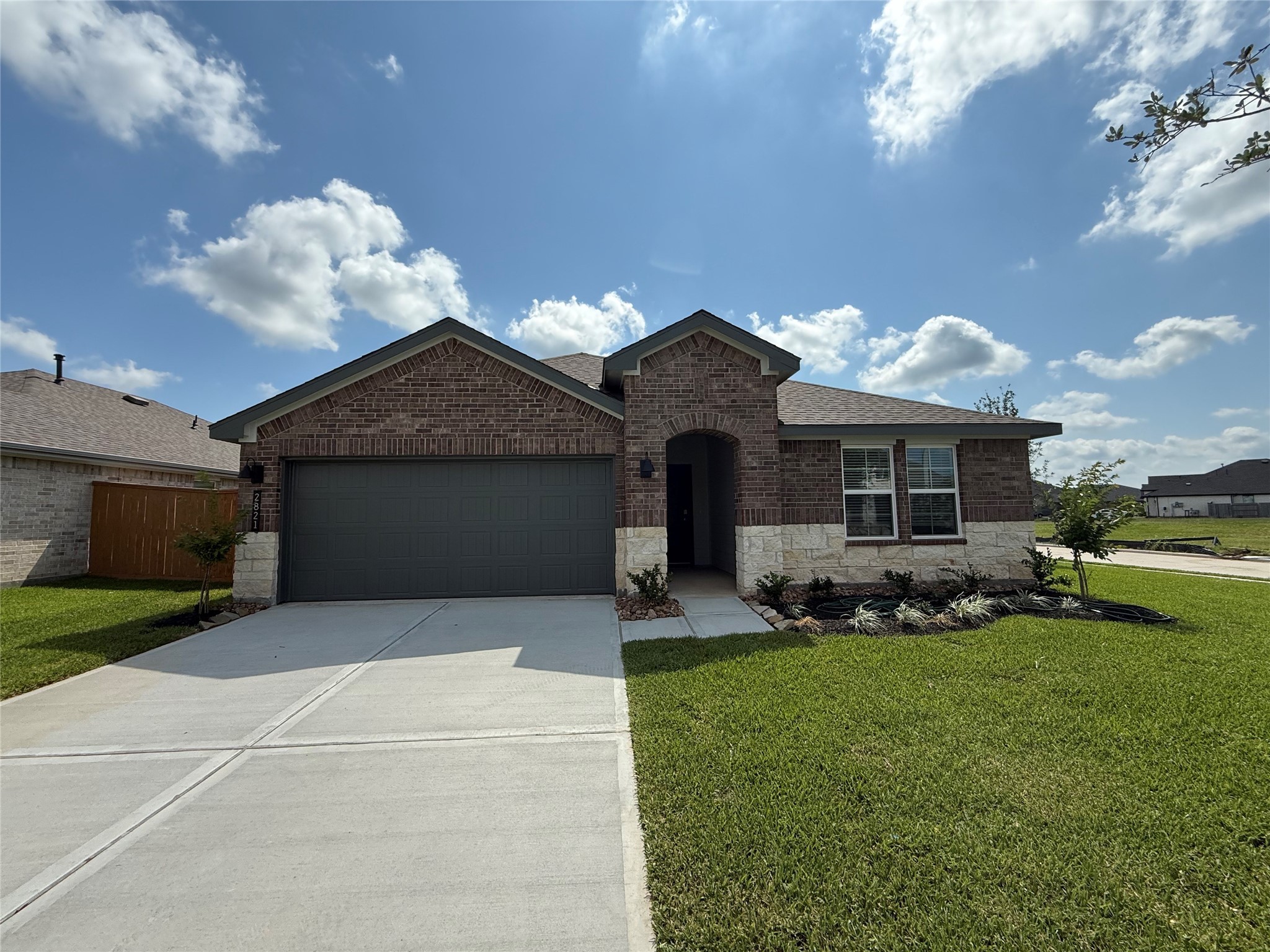 2821 Windbound Drive Property Photo 1
