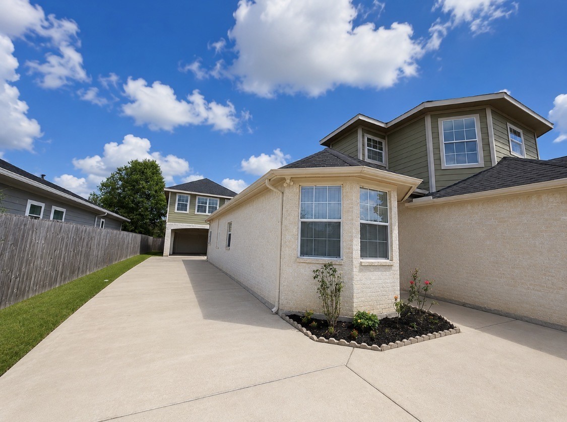 8233 Hickok Lane Property Photo 3