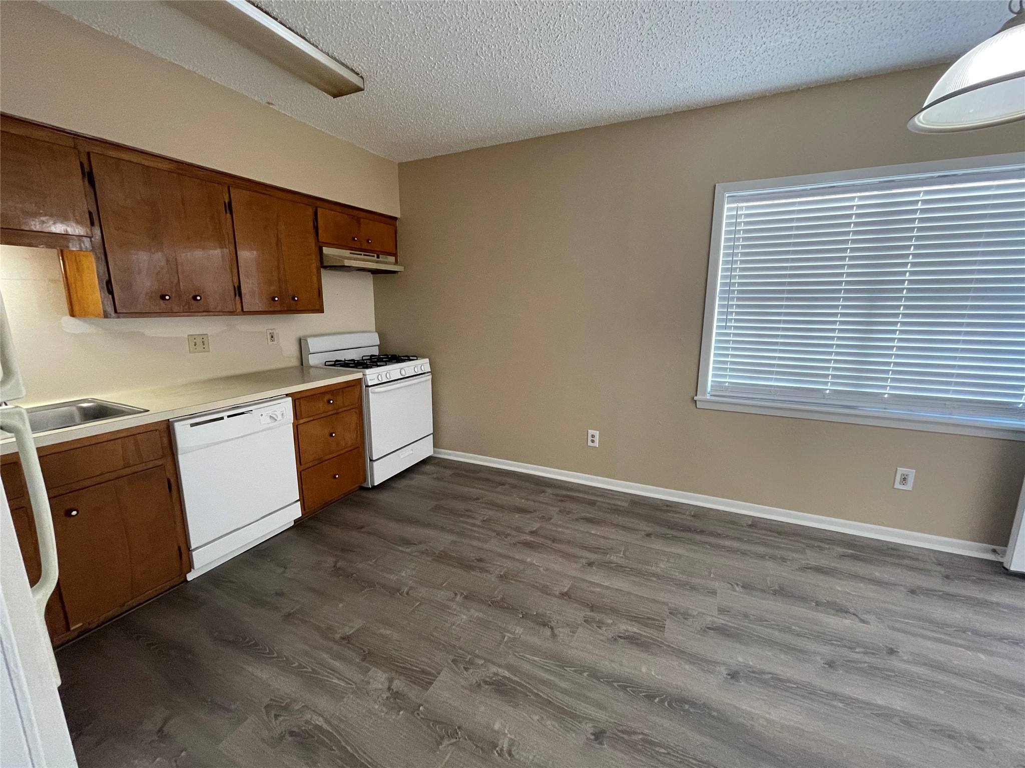 802 Avenue K 3 Property Photo 5