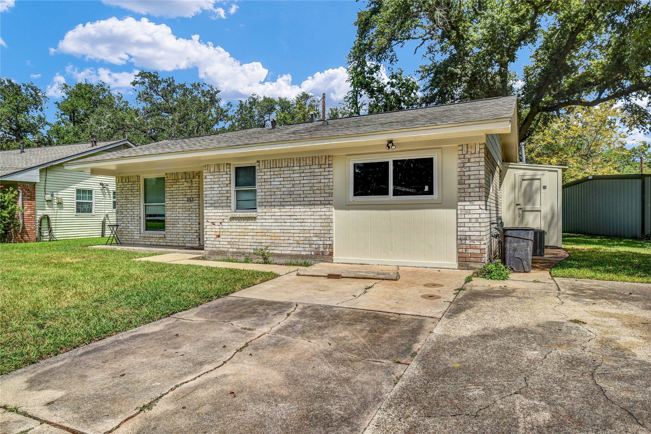 253 N Shanks Street Property Photo 1