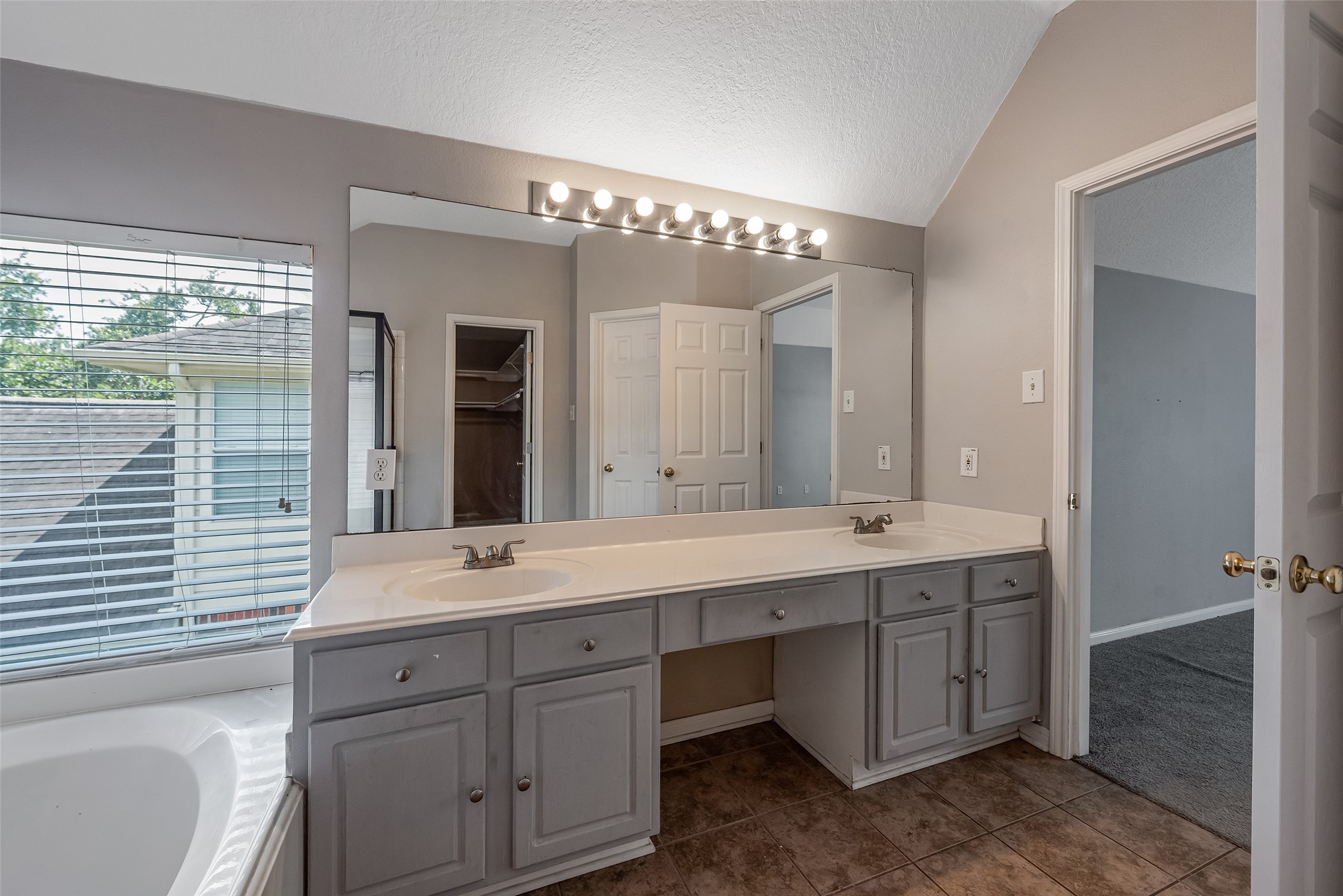 3306 Autumn Forest Drive Property Photo 21