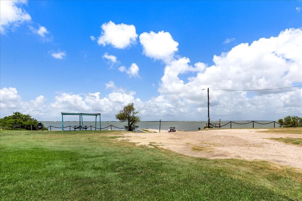 130 Thresher Fish Lane Property Photo 9