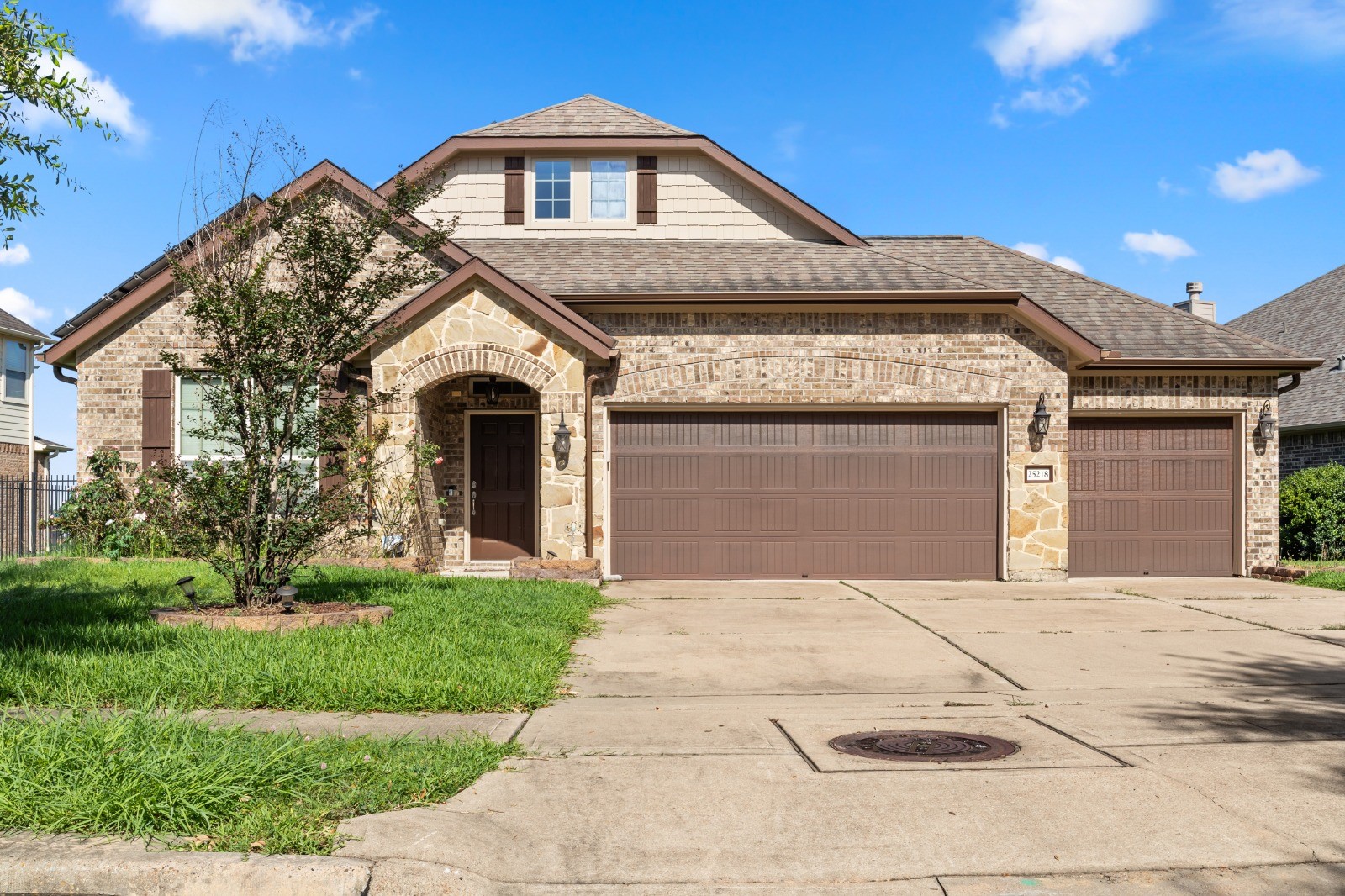 25218 Lockspur Drive Property Photo 2