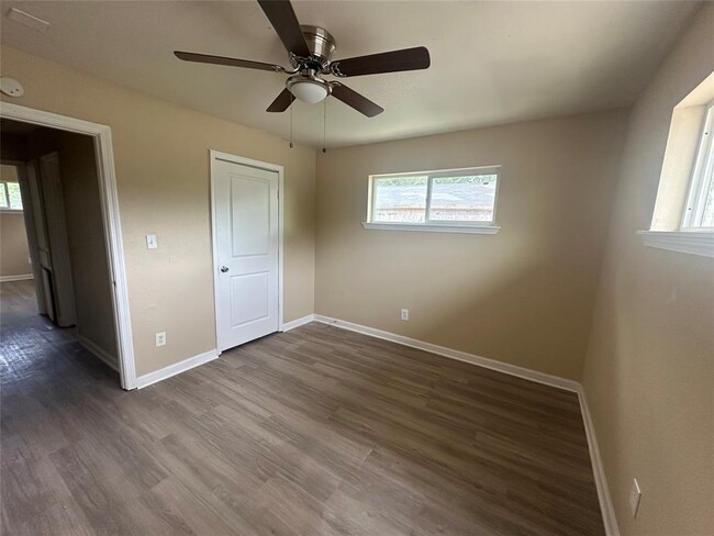 5122 Clover St Street Property Photo 9