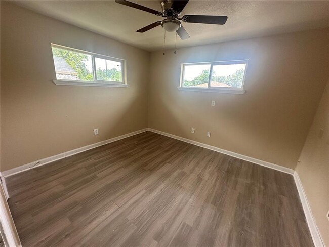5122 Clover St Street Property Photo 10