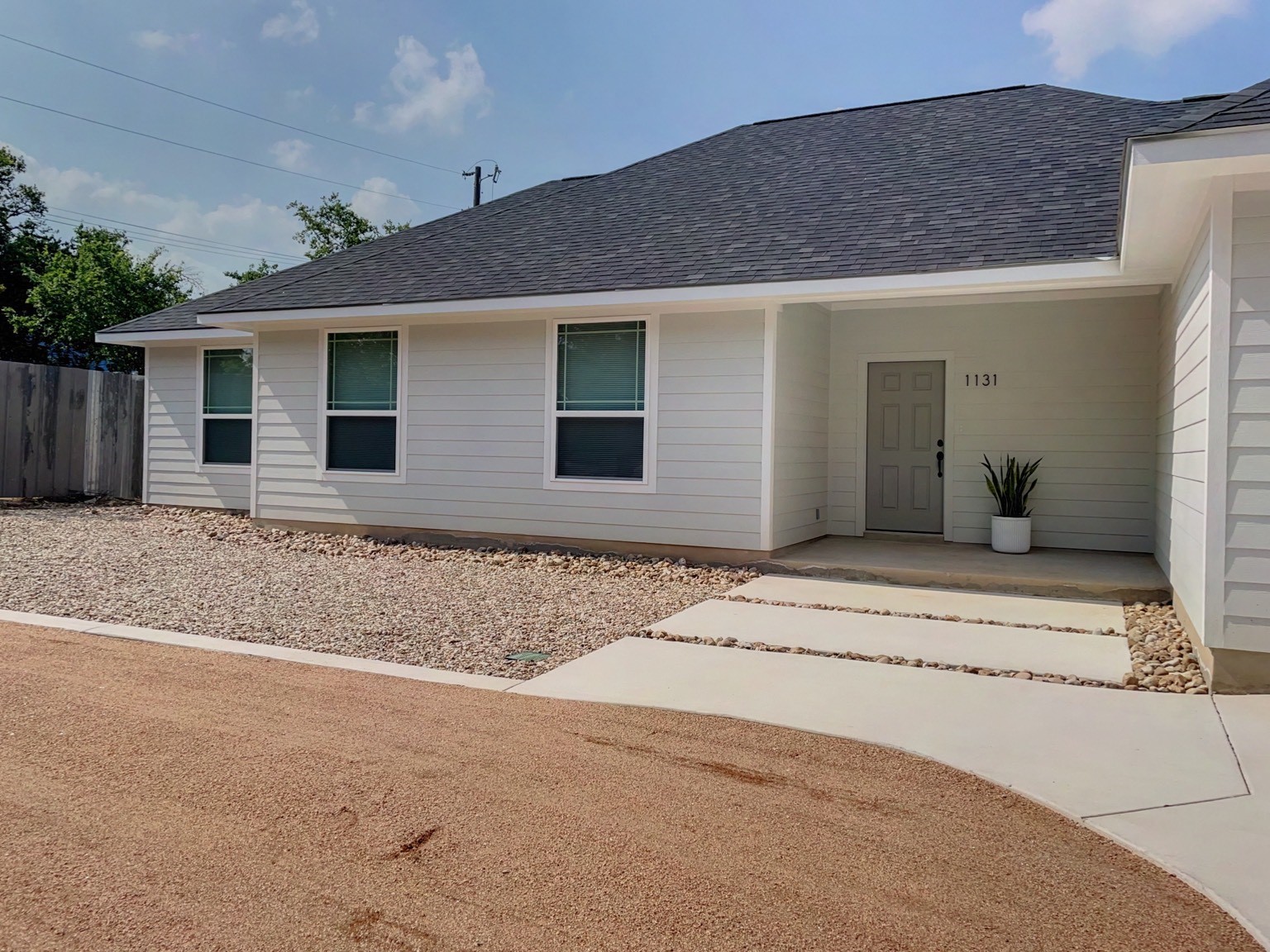 1131 Yaupon Drive Property Photo 3