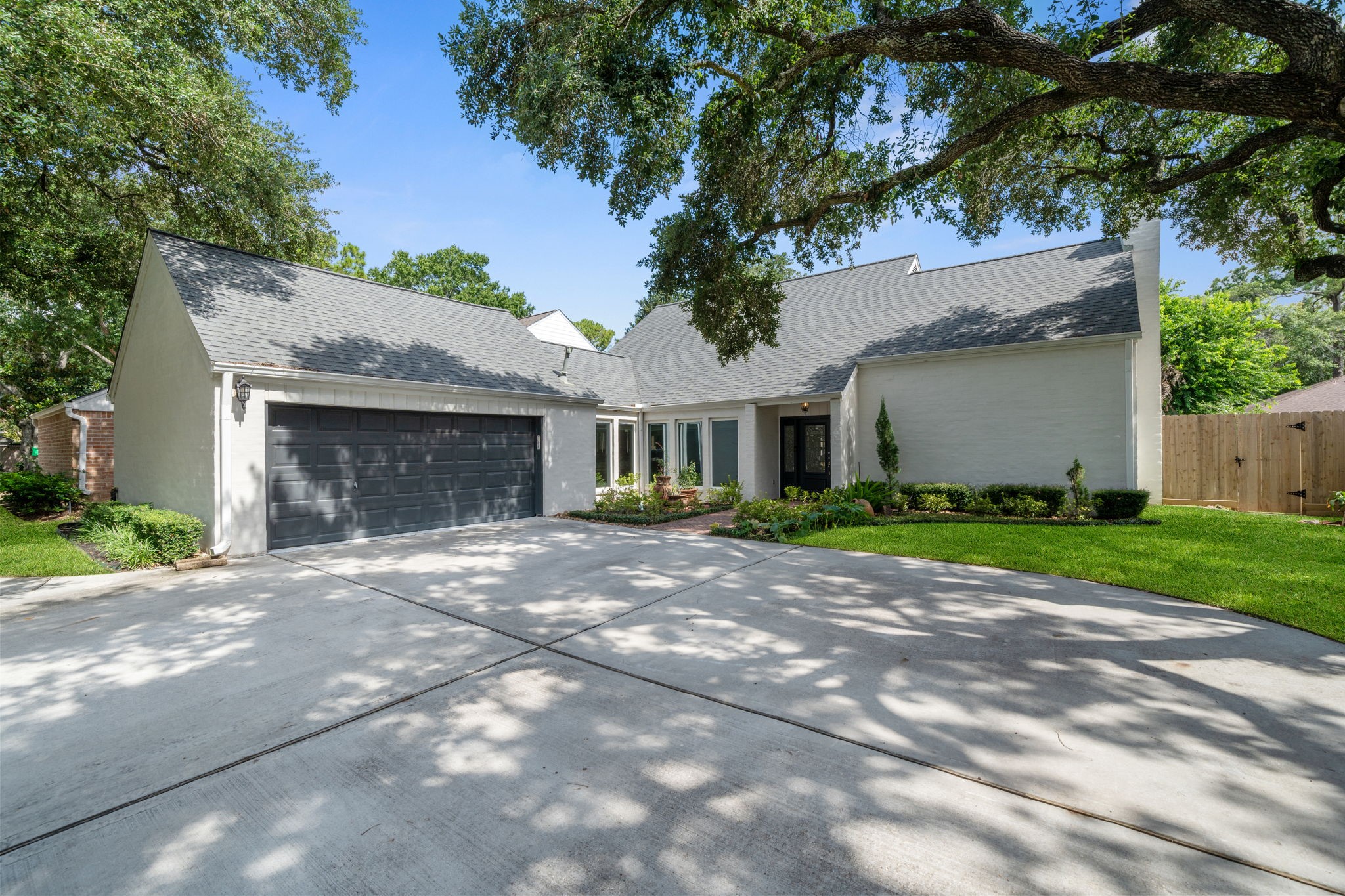 10214 Inwood Drive Property Photo 1