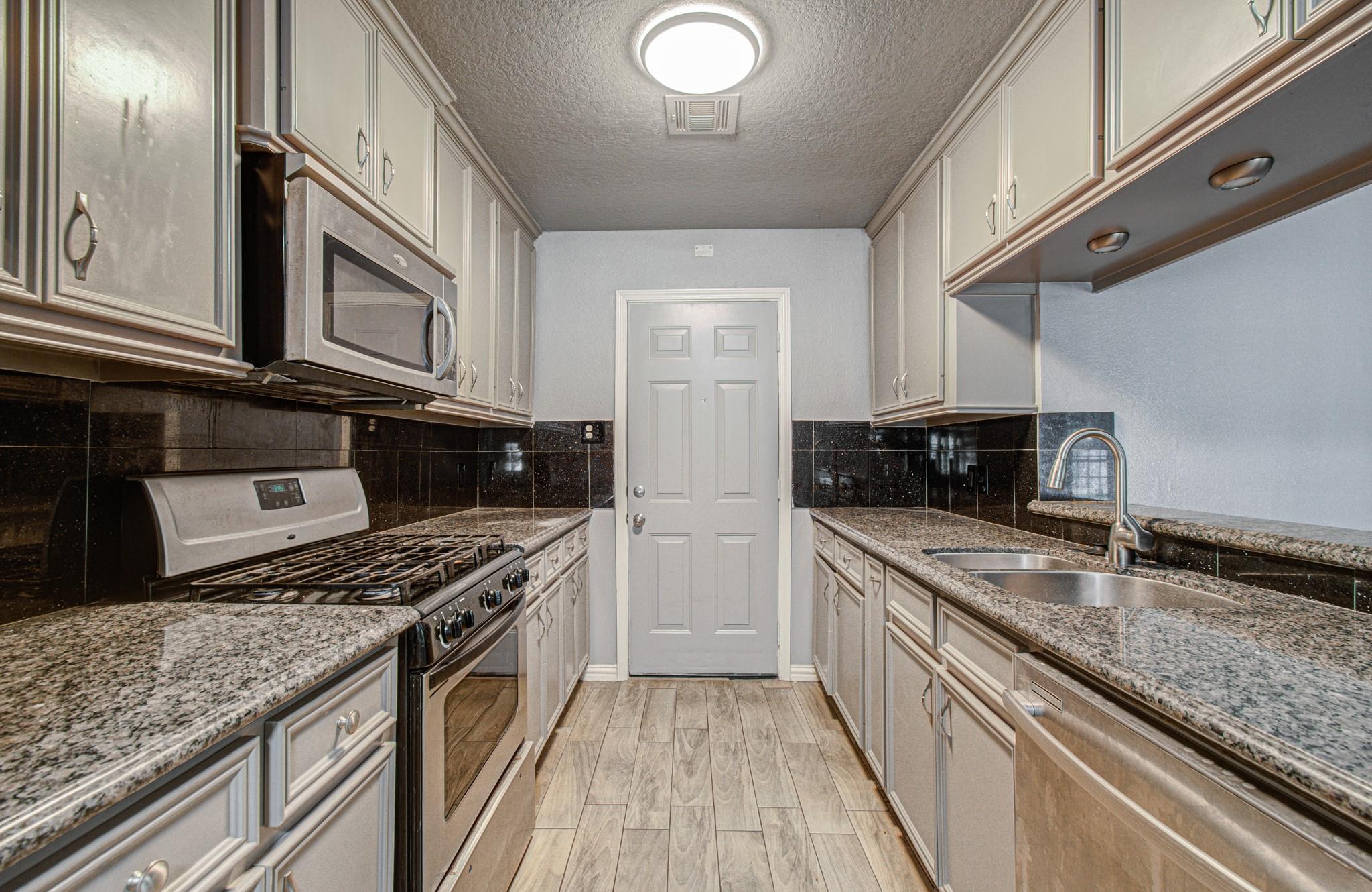 11910 Hunkler Drive, Houston Tx 77047 Property Photo 5