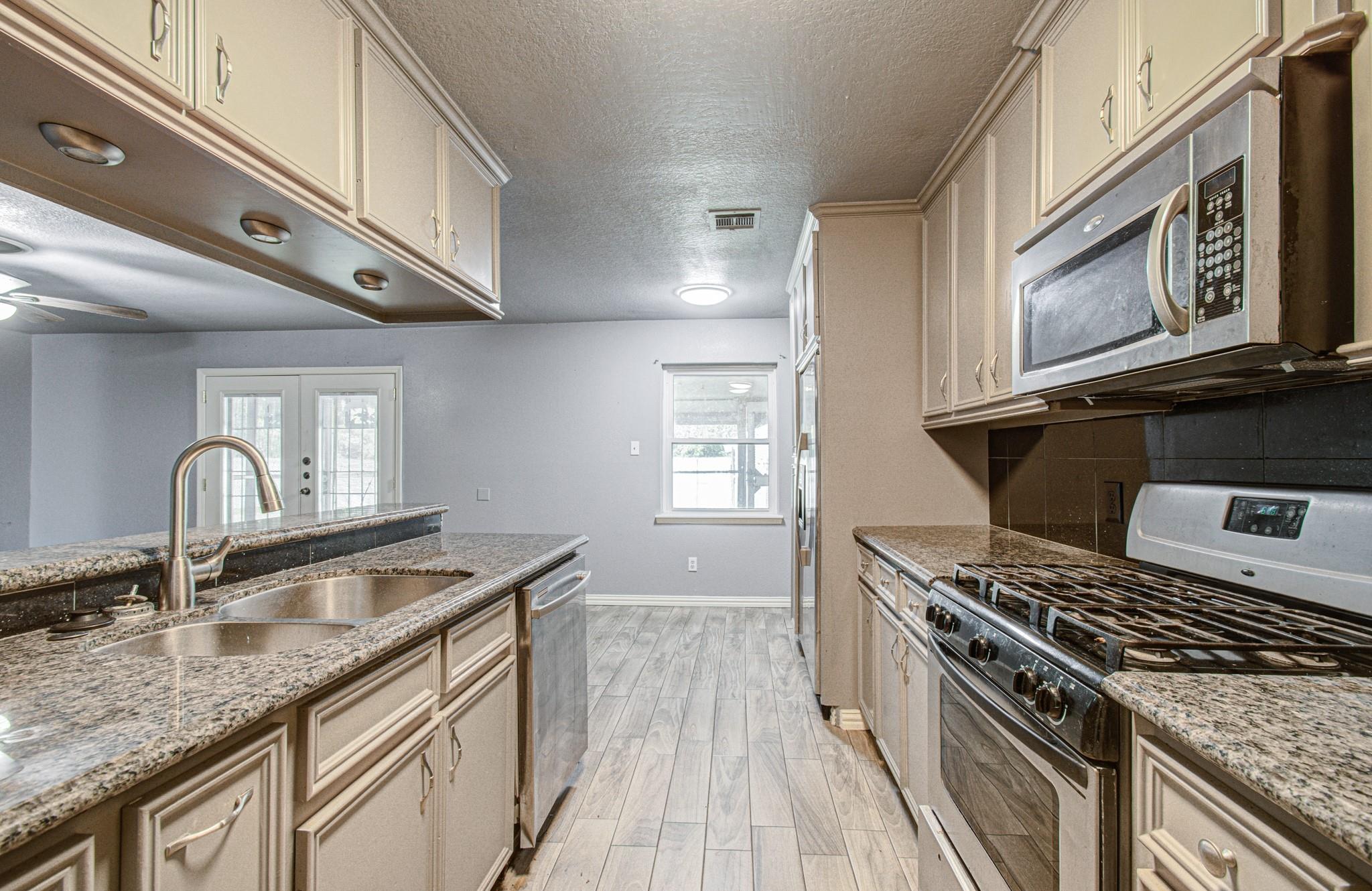 11910 Hunkler Drive Property Photo 6