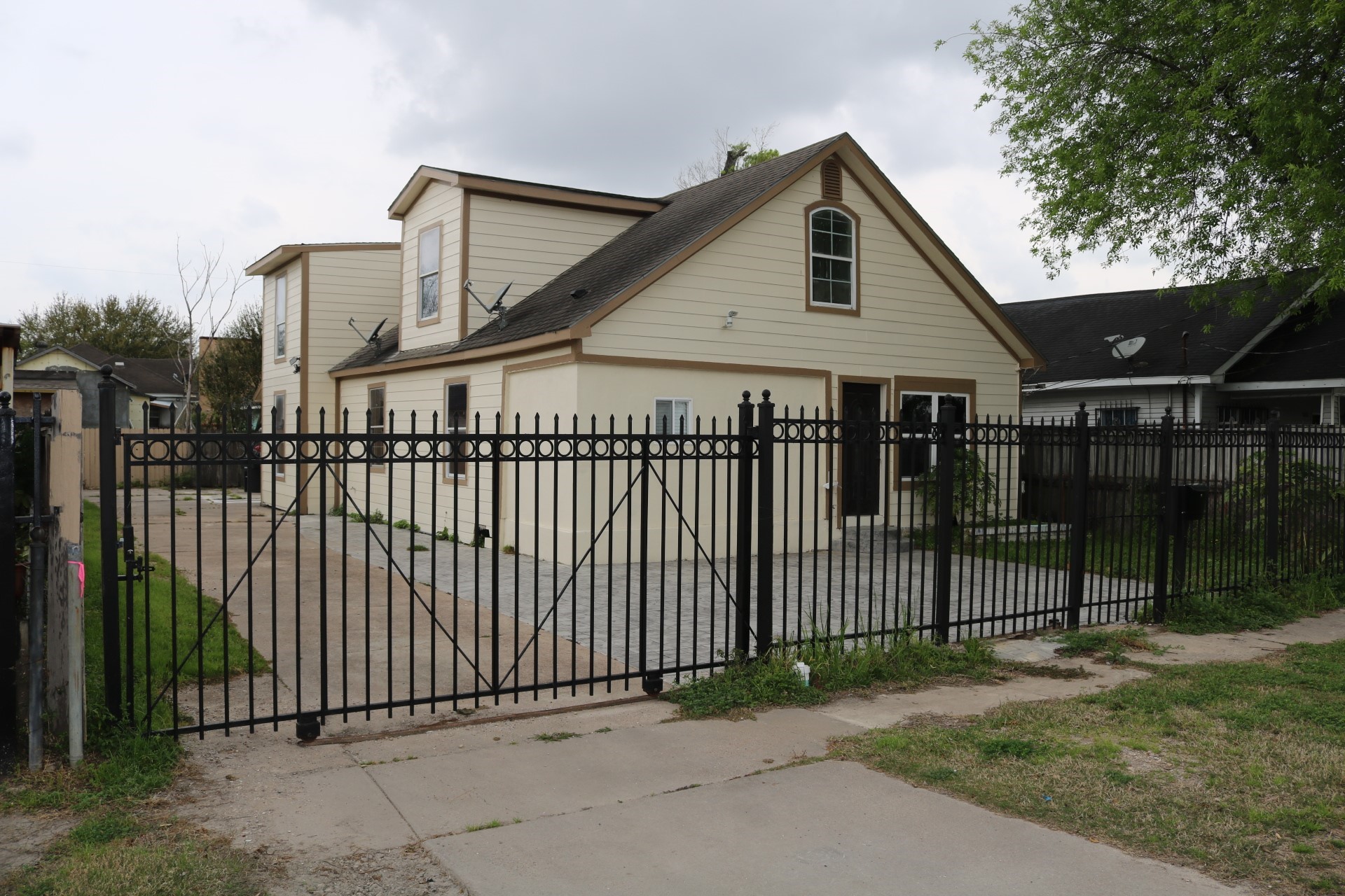 911 Wooding Street Property Photo 1