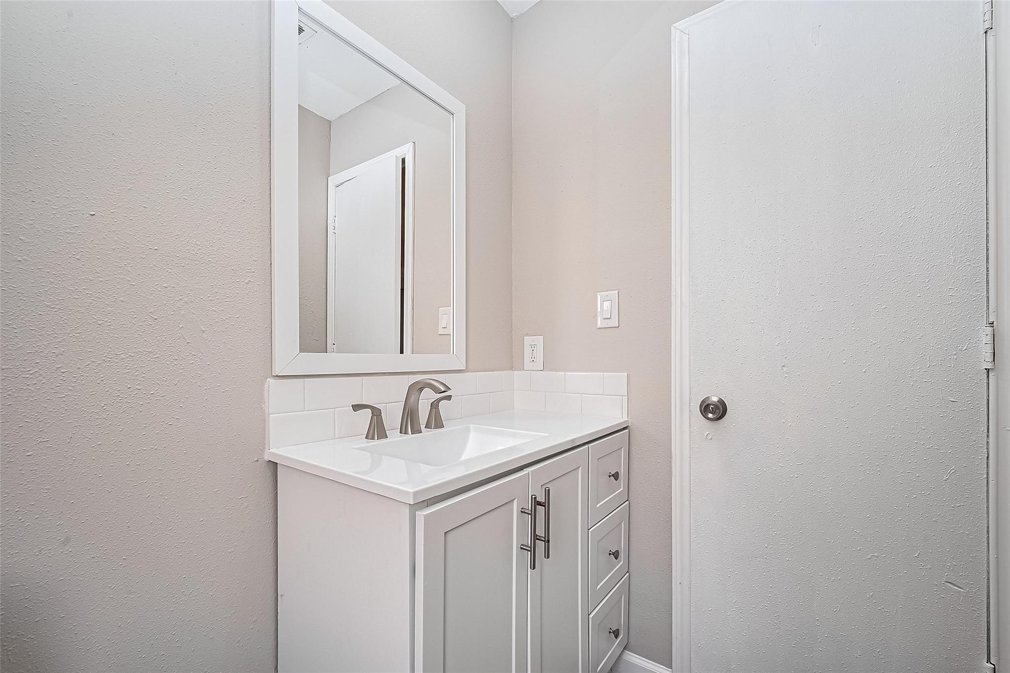 2606 Lexington Woods Drive Property Photo 25
