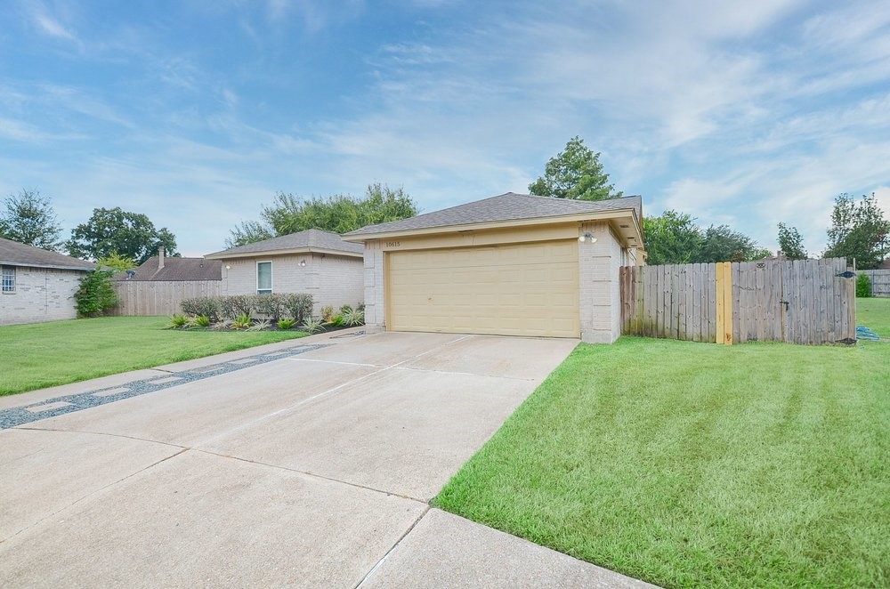 10615 Heatherford Drive Property Photo 2