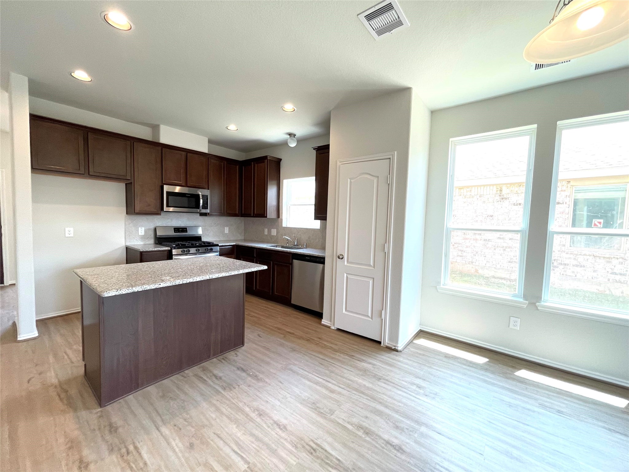 3211 Aster Meadow Way Property Photo 7