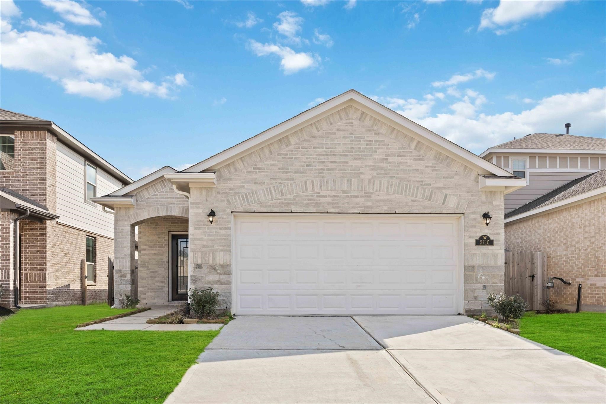 5710 Tabula Rasa Dr Drive Property Photo 1