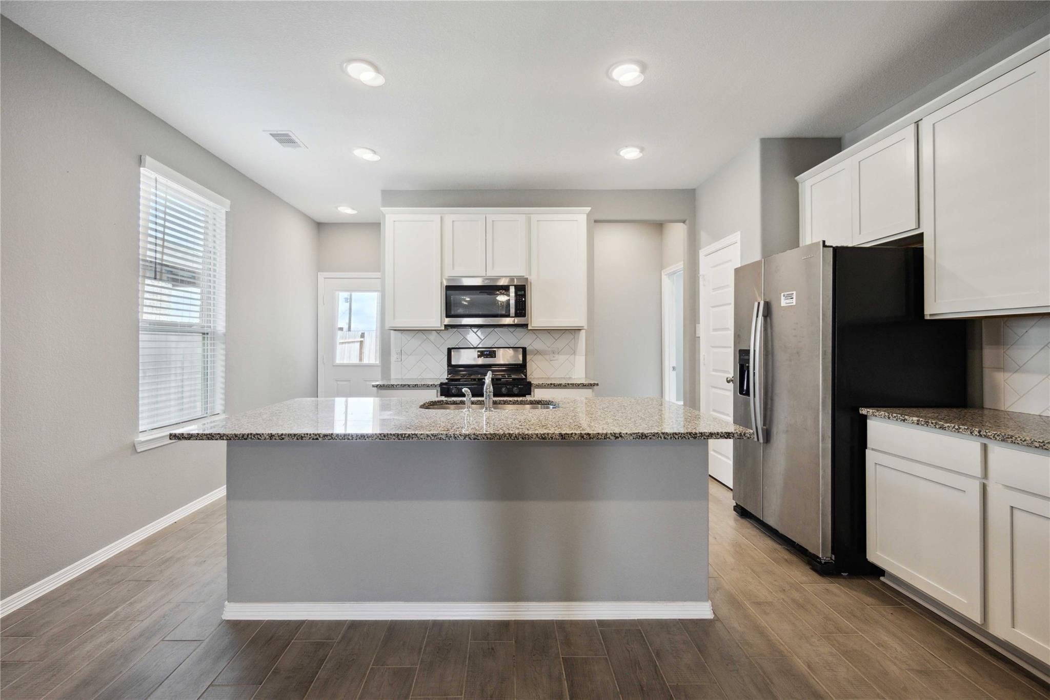 5710 Tabula Rasa Dr Drive Property Photo 4