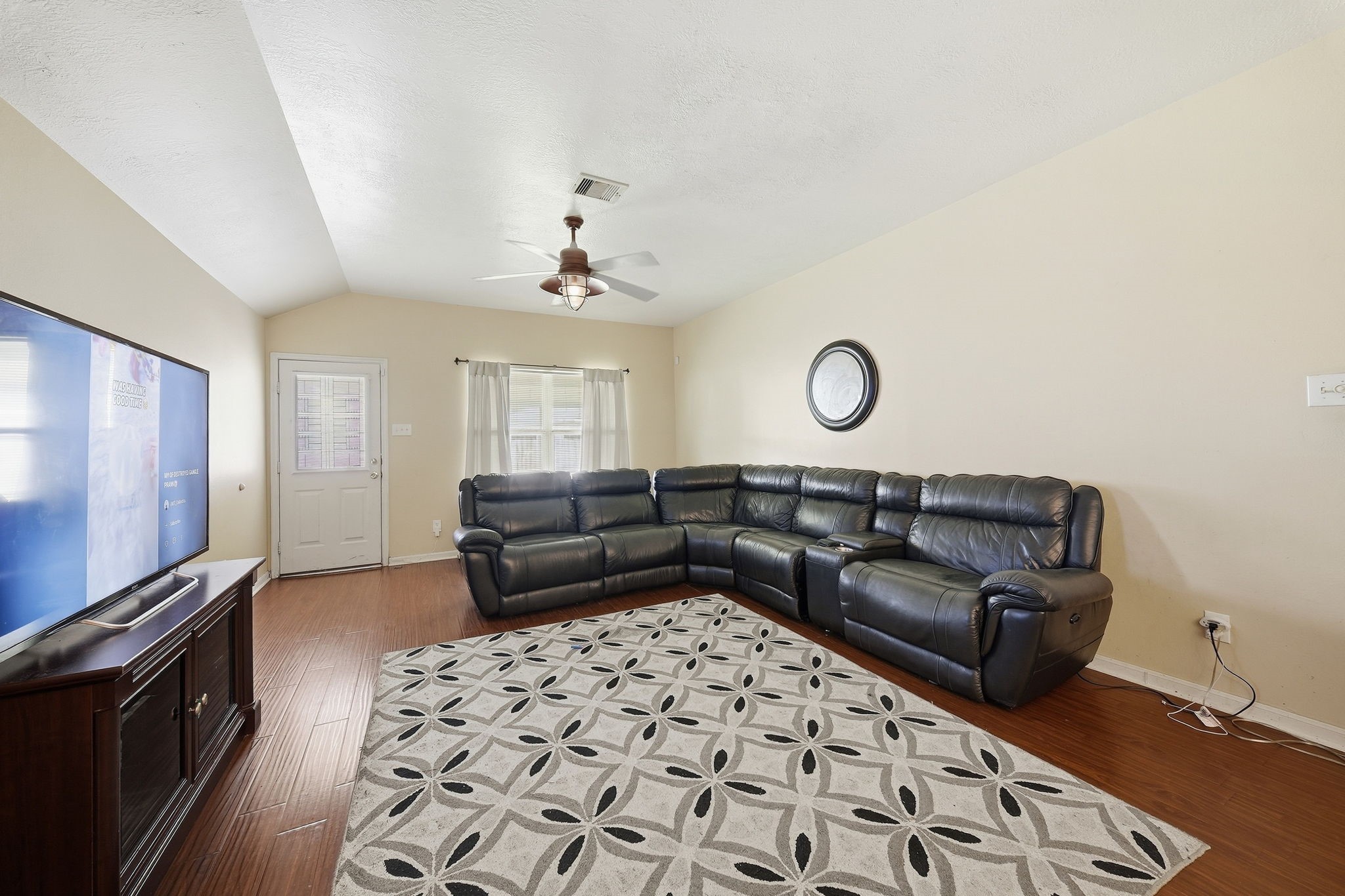 8915 Durham Manor Lane Property Photo 3