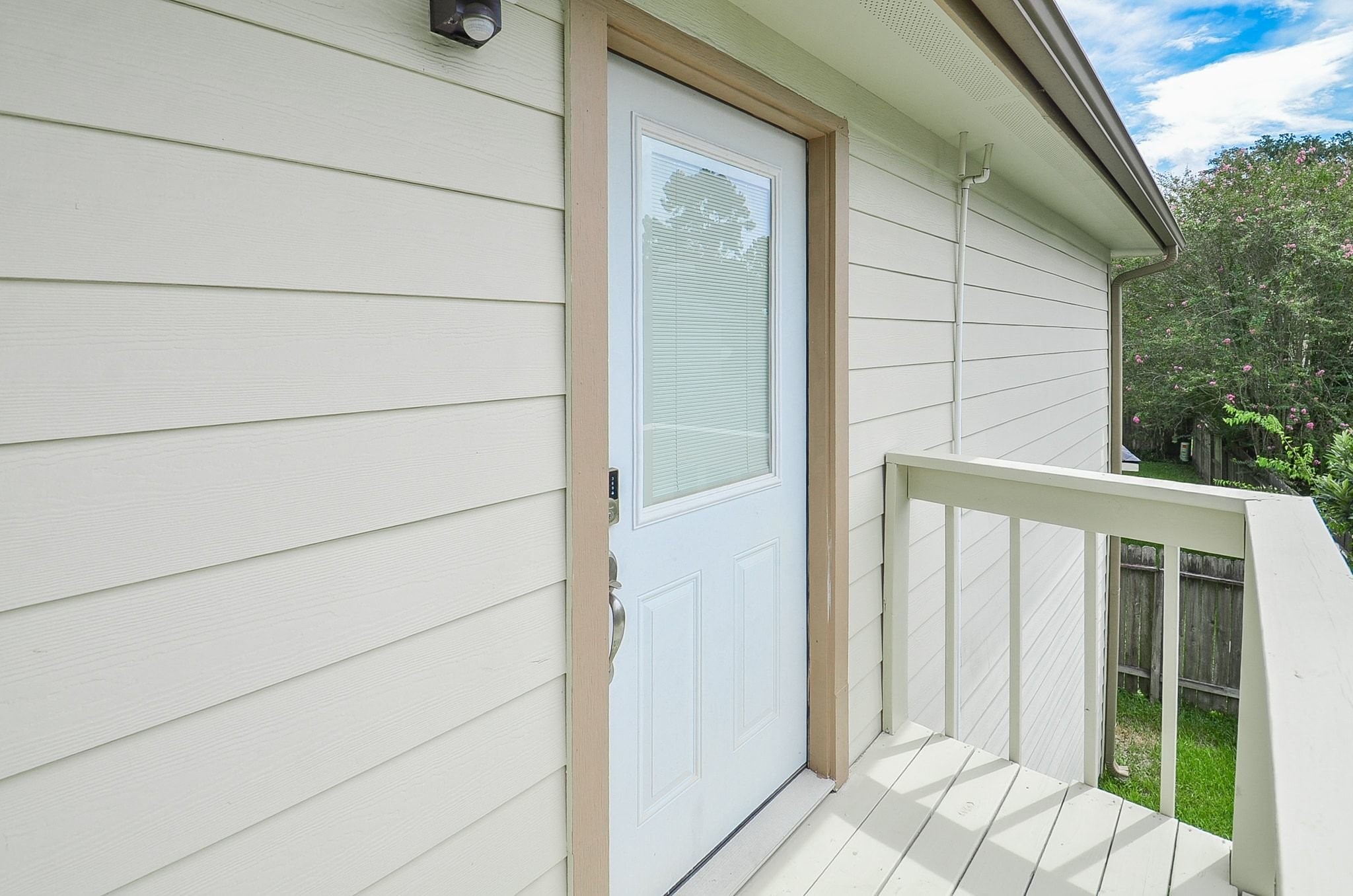 16431 Crossfield Drive B Property Photo 2