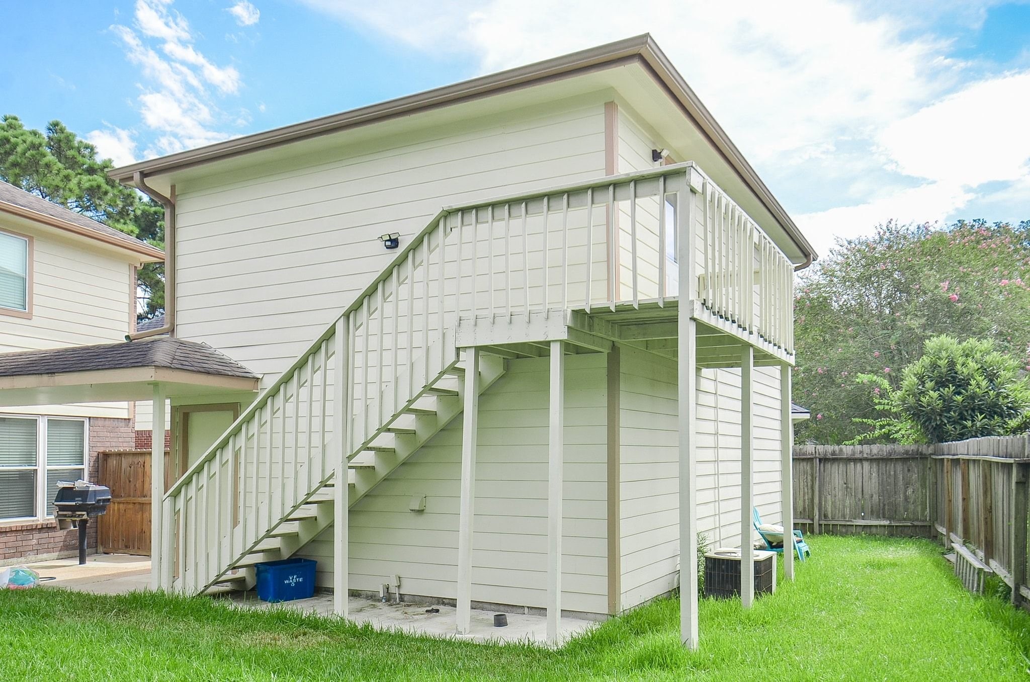 16431 Crossfield Drive B Property Photo 3