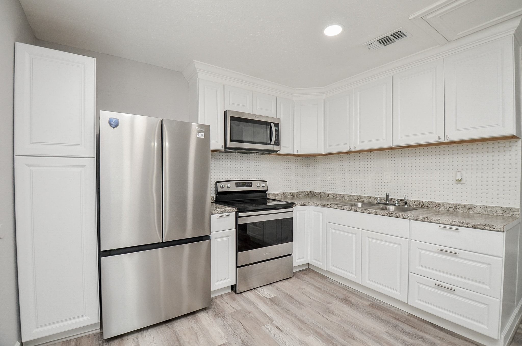 16431 Crossfield Drive B Property Photo 6