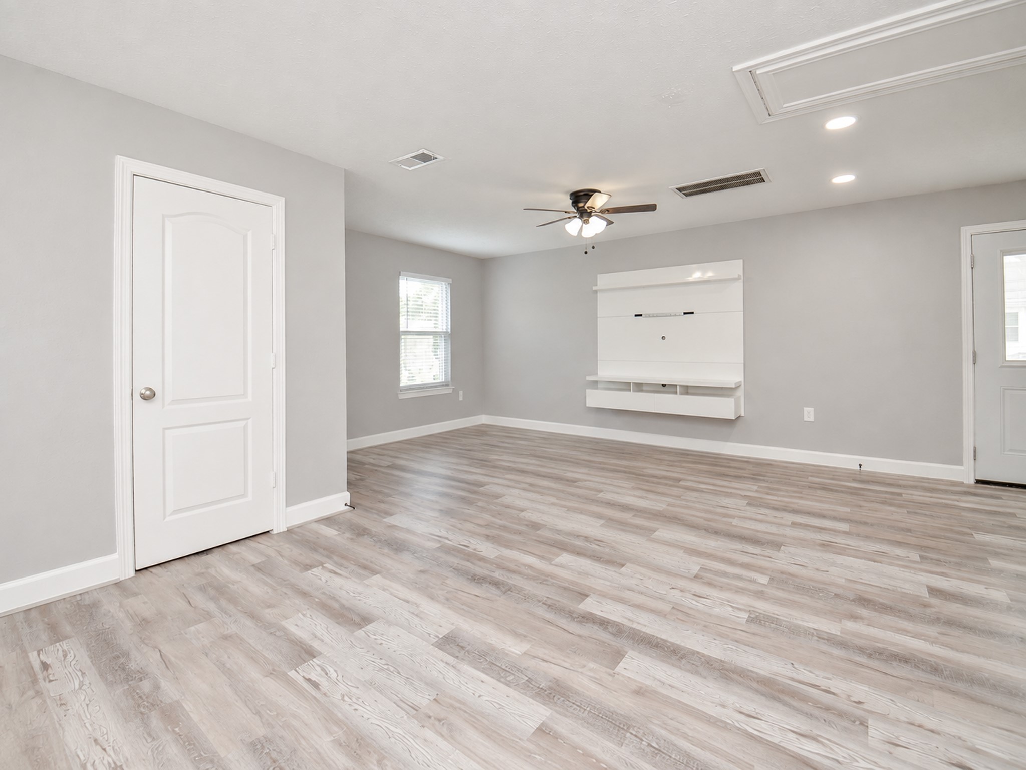 16431 Crossfield Drive B Property Photo 7