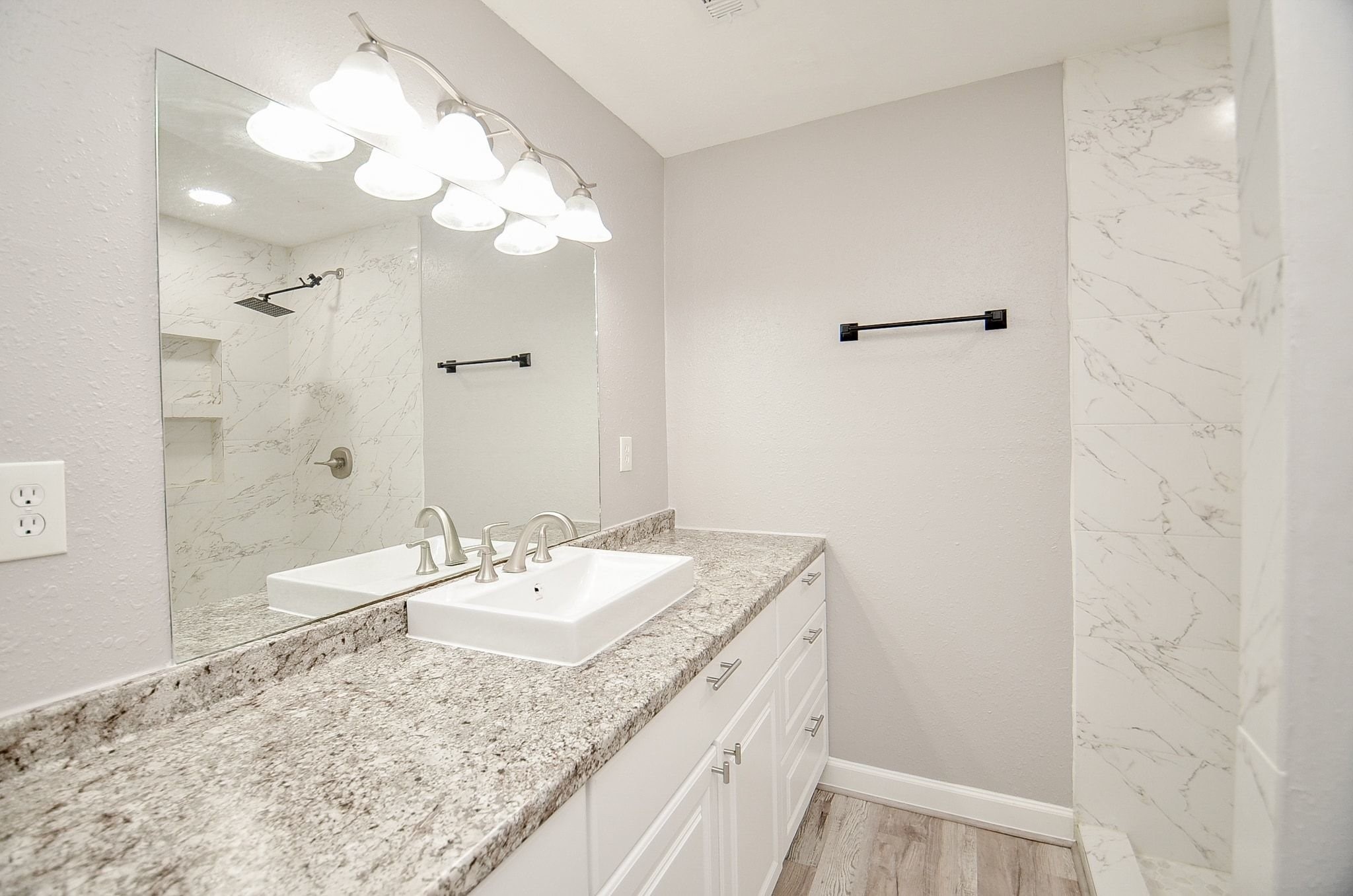 16431 Crossfield Drive B Property Photo 10