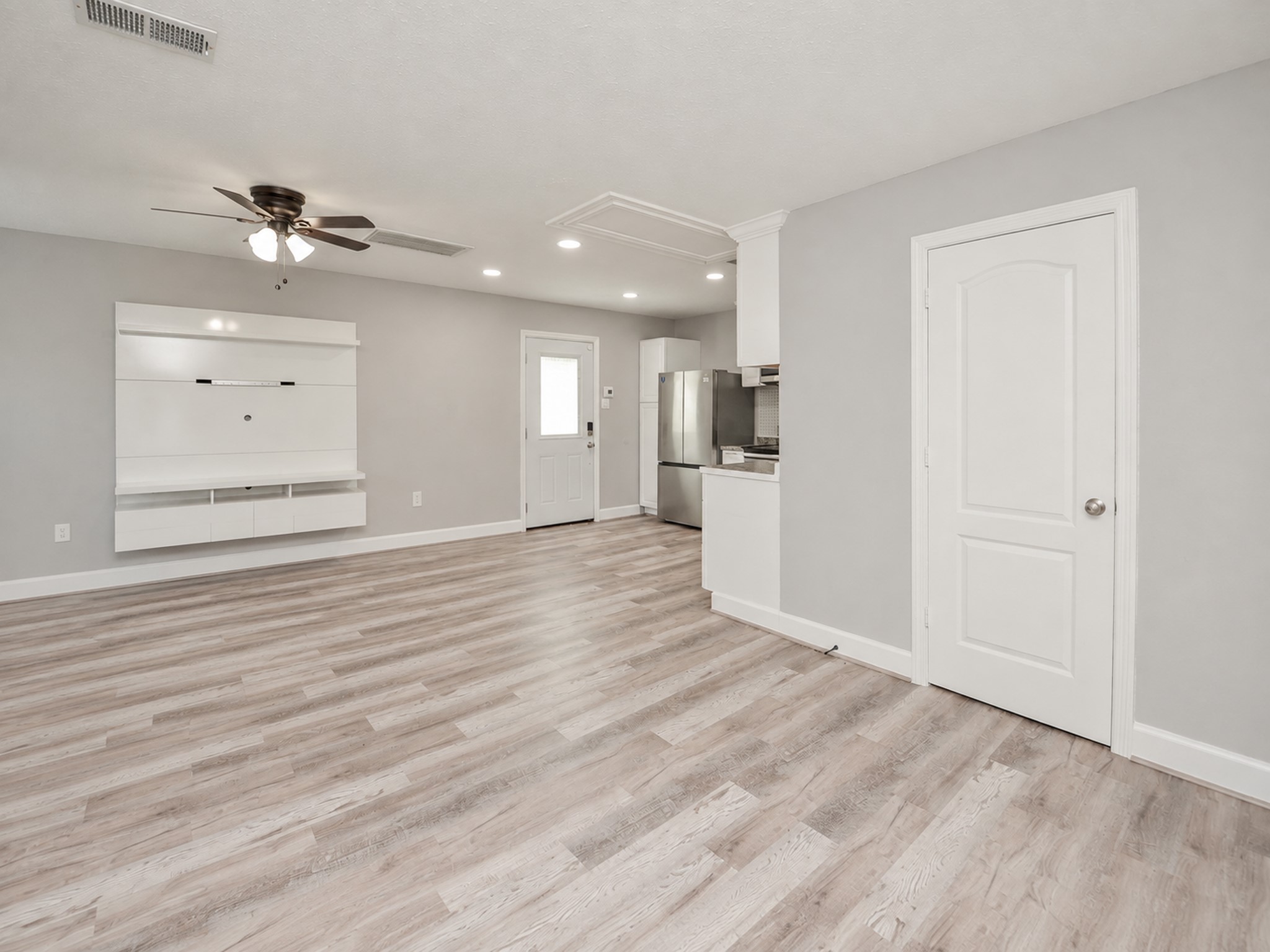 16431 Crossfield Drive B Property Photo 12