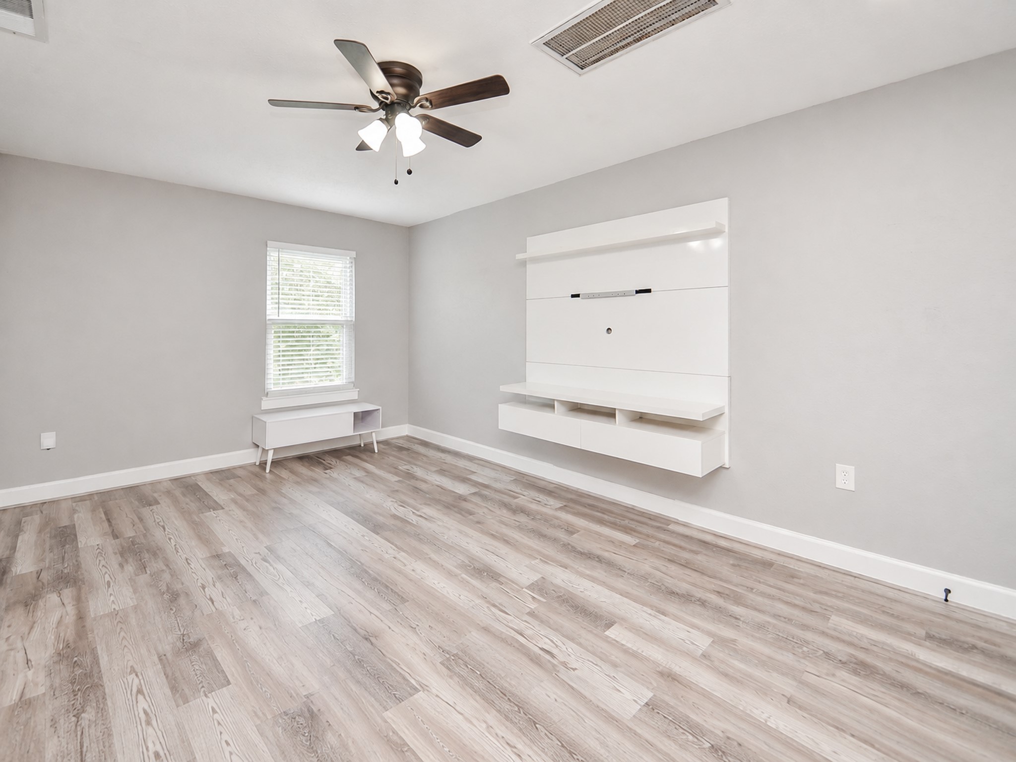 16431 Crossfield Drive B Property Photo 13
