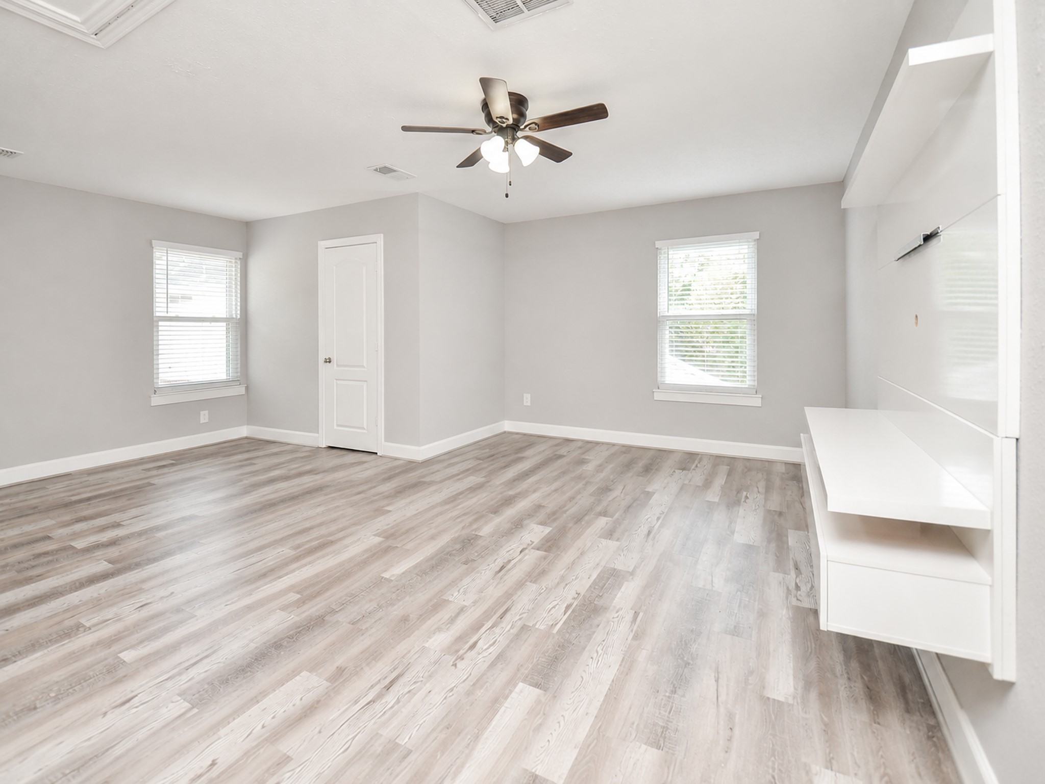 16431 Crossfield Drive B Property Photo 14