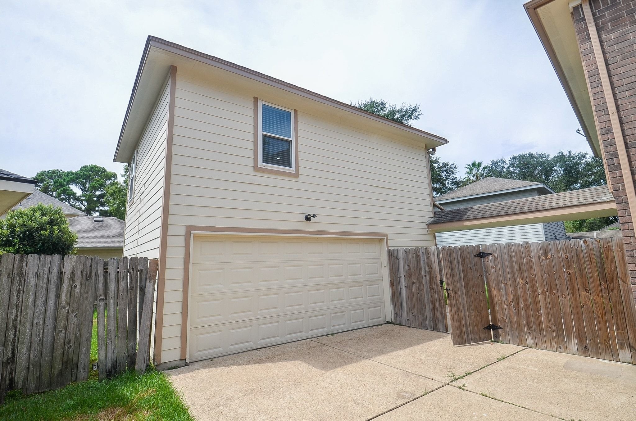 16431 Crossfield Drive B Property Photo 18