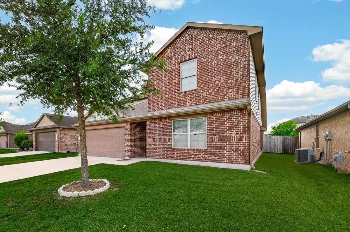 9206 Rustling Manor Lane Property Photo 3