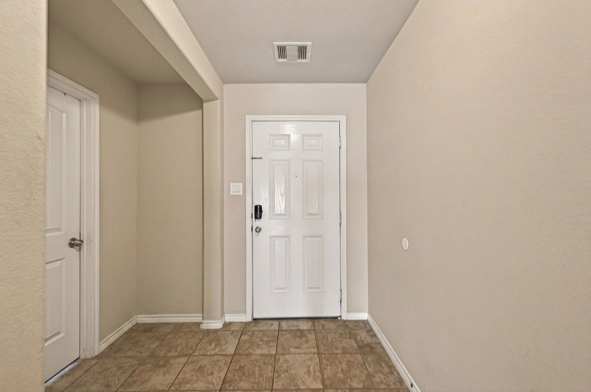 9206 Rustling Manor Lane Property Photo 6