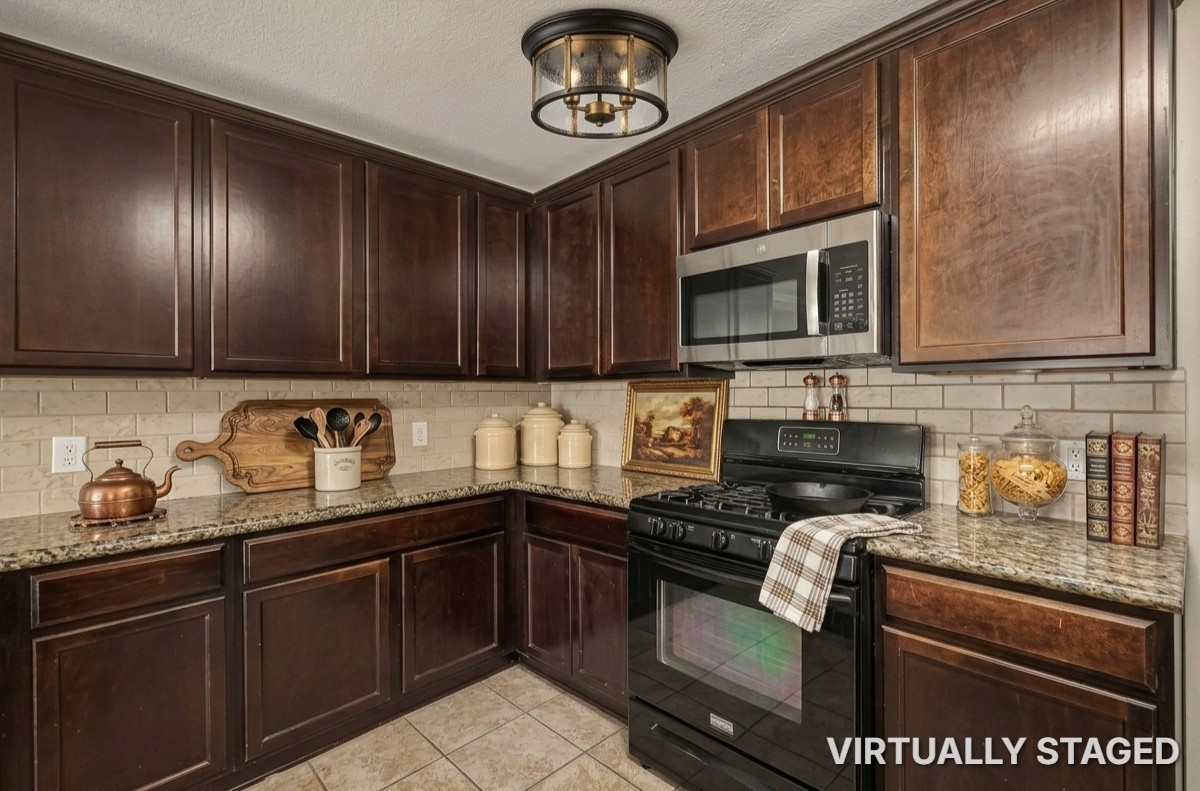9206 Rustling Manor Lane Property Photo 8