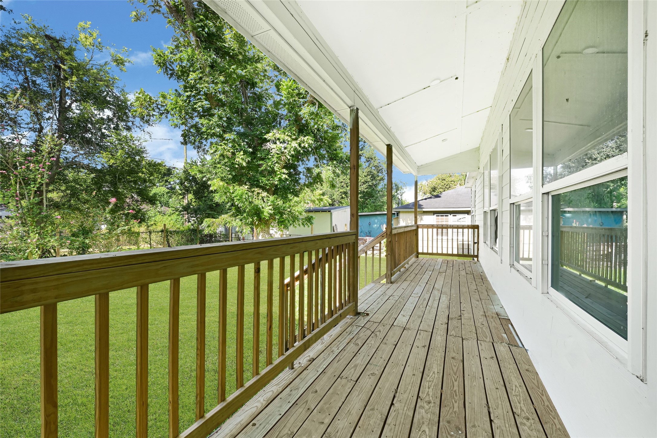 2332 Margaret Street Property Photo 4