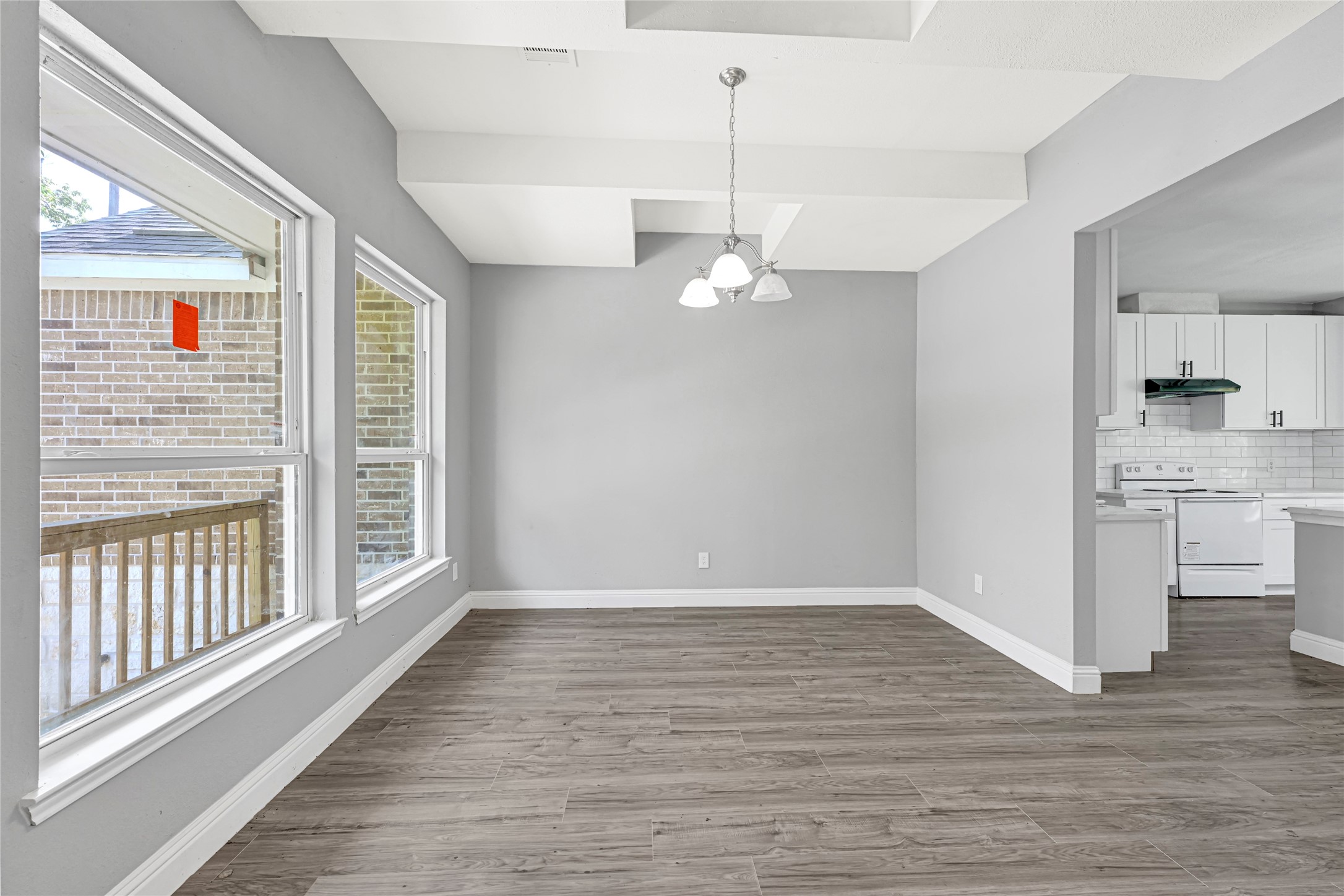 2332 Margaret Street Property Photo 9