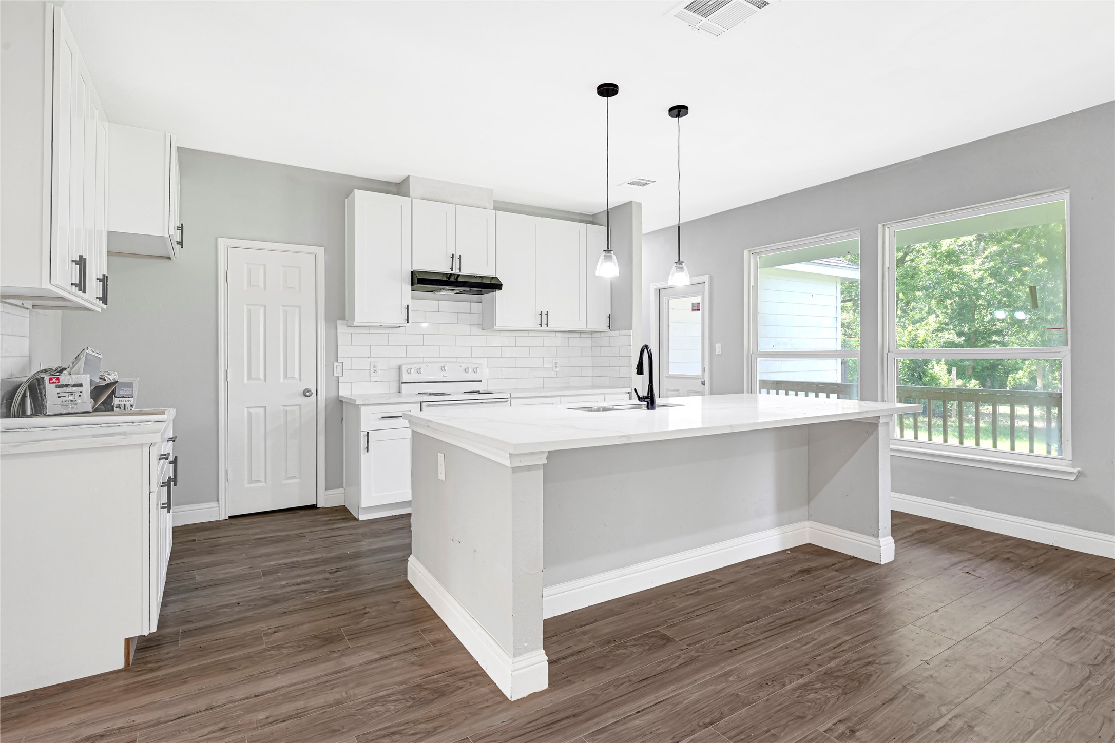 2332 Margaret Street Property Photo 13