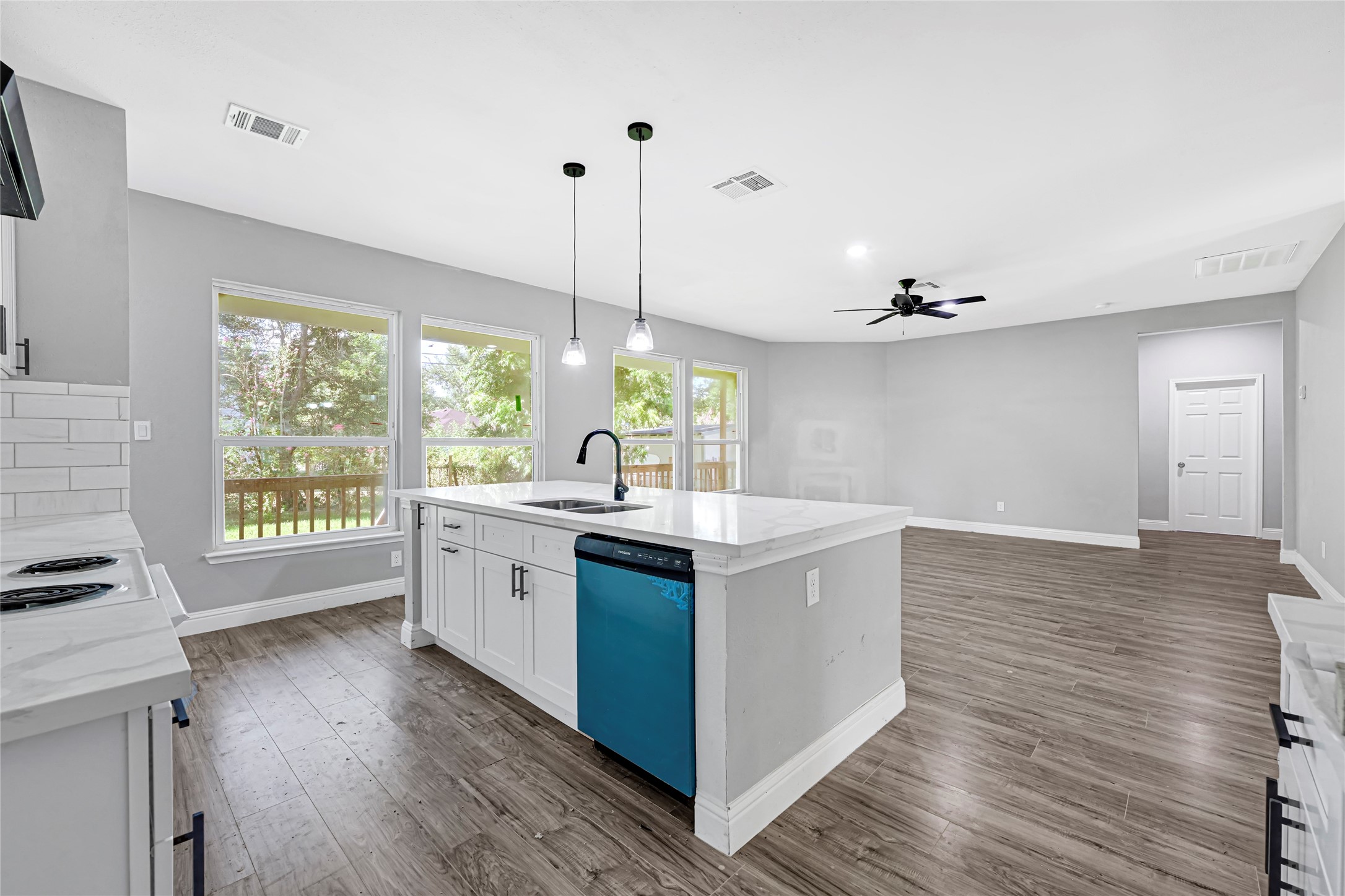 2332 Margaret Street Property Photo 14