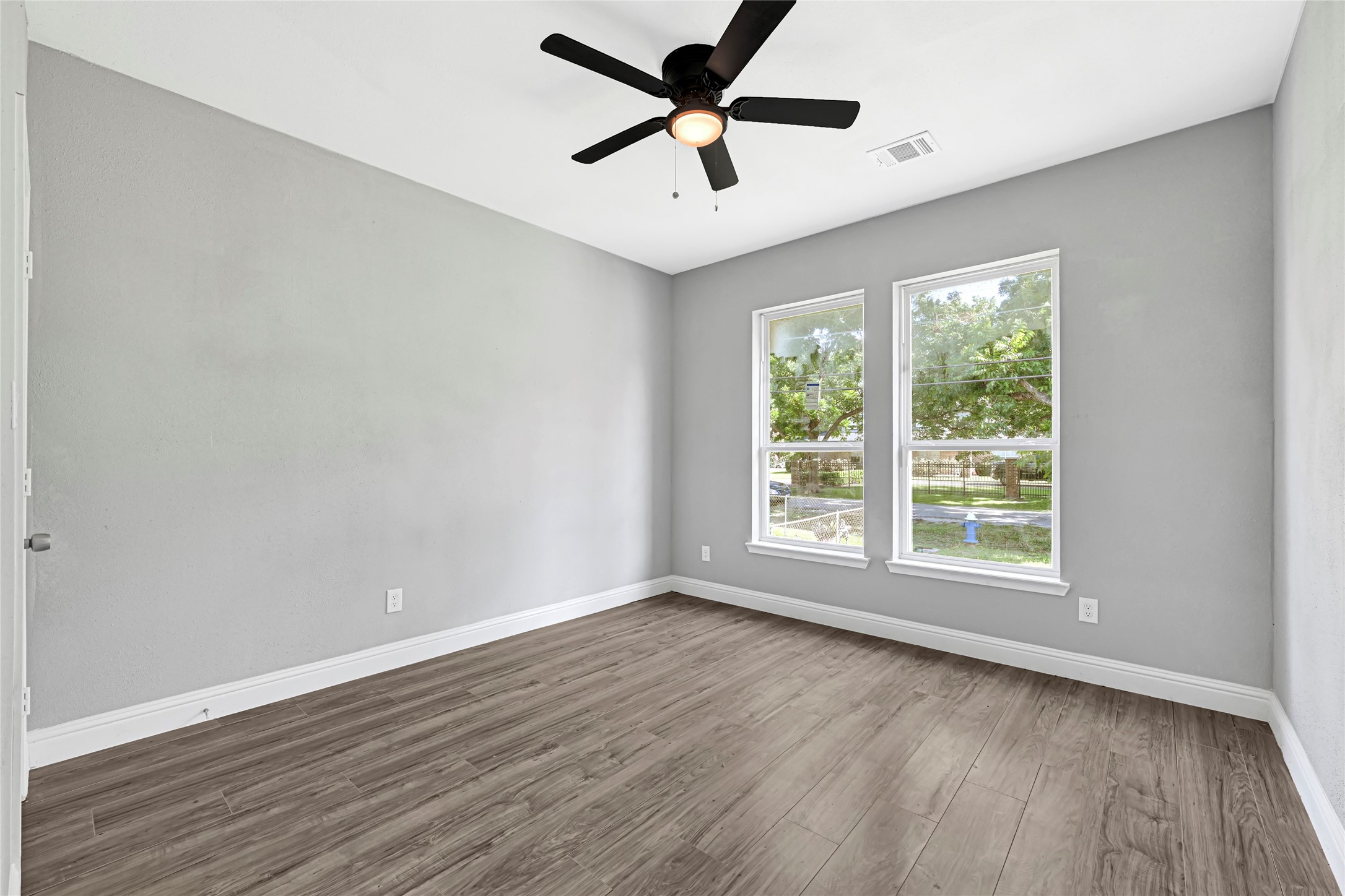 2332 Margaret Street Property Photo 24