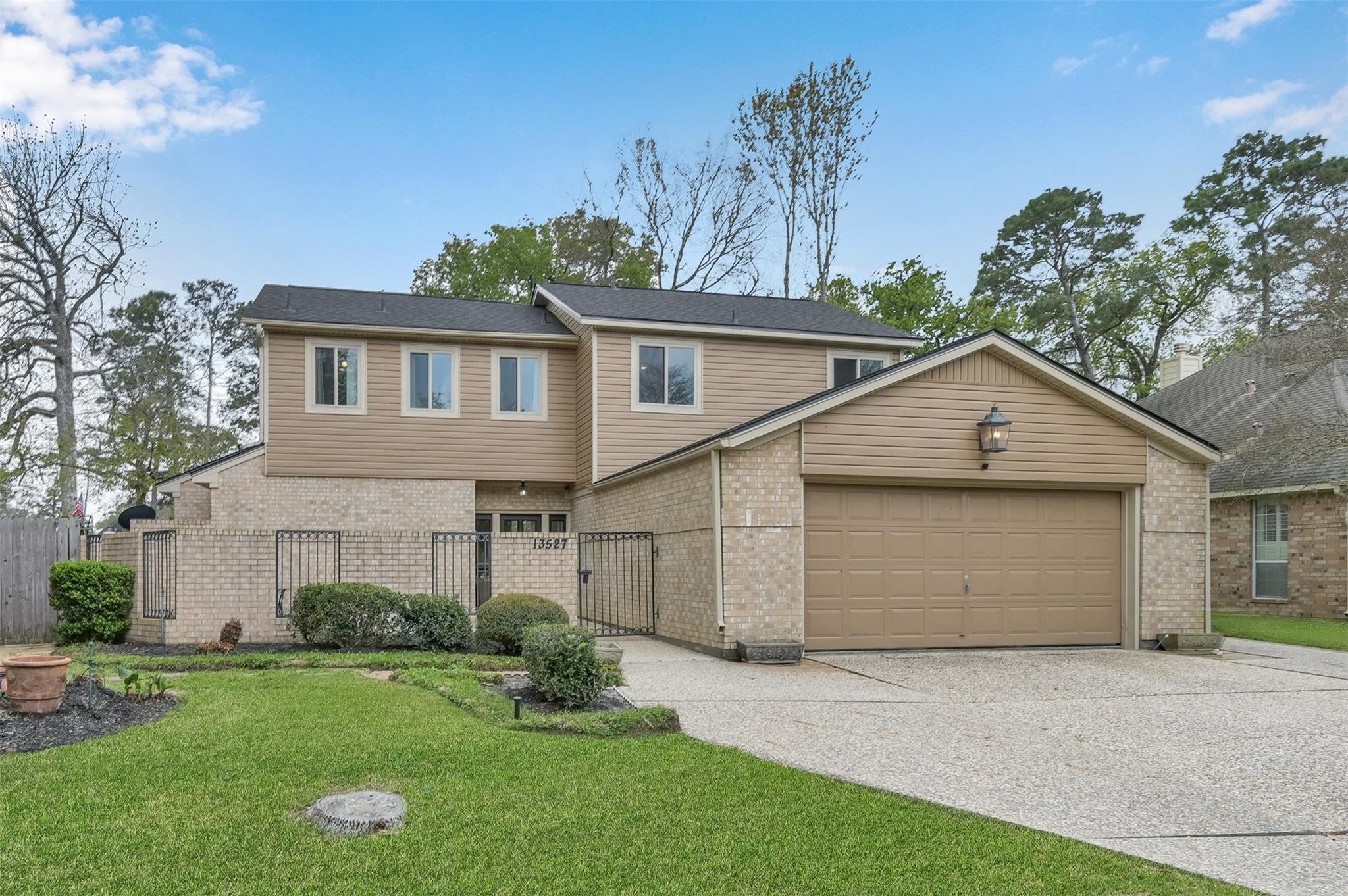 13527 Summer Hill Drive Property Photo 1