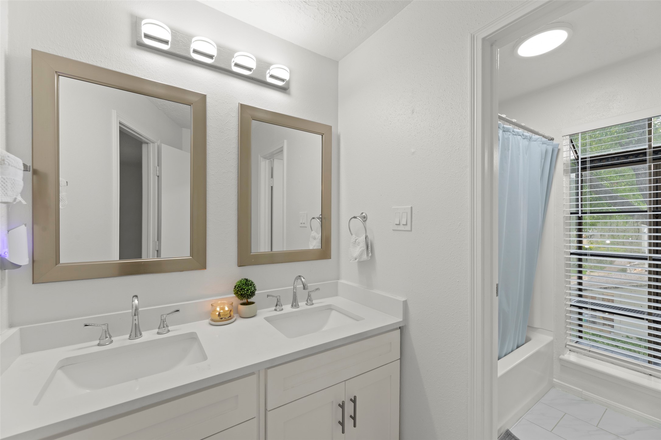 2379 Briarwest Boulevard 96 Property Photo 9