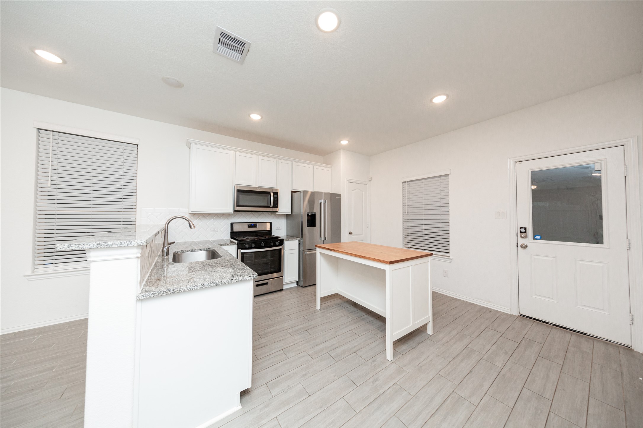 31206 Whitfield Court Property Photo 6