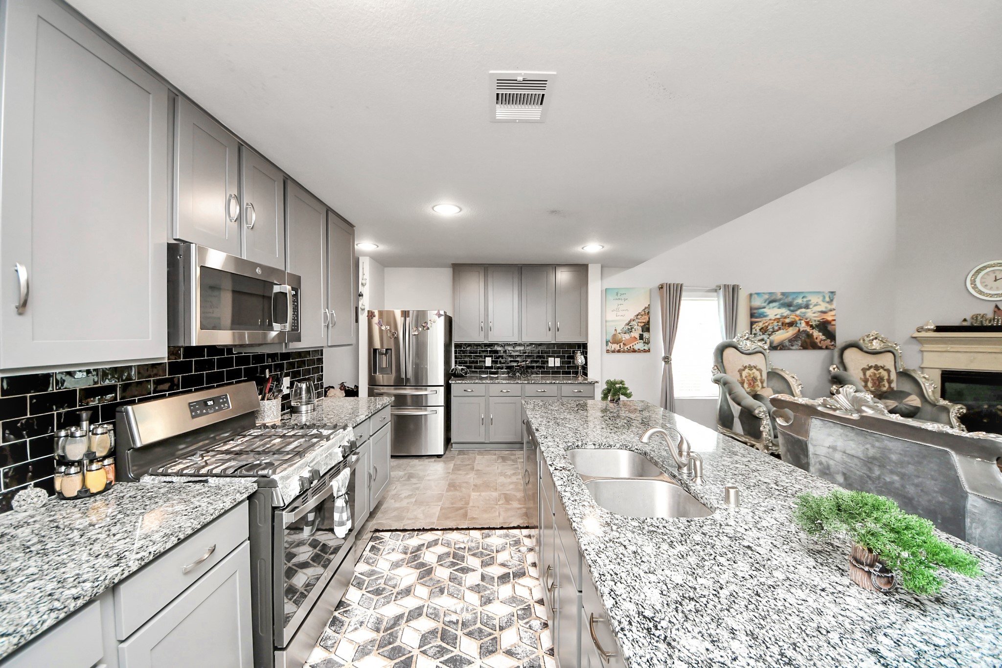2918 Silverhorn Lane Property Photo 17
