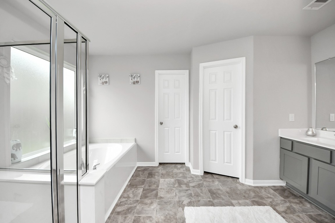 2918 Silverhorn Lane Property Photo 33
