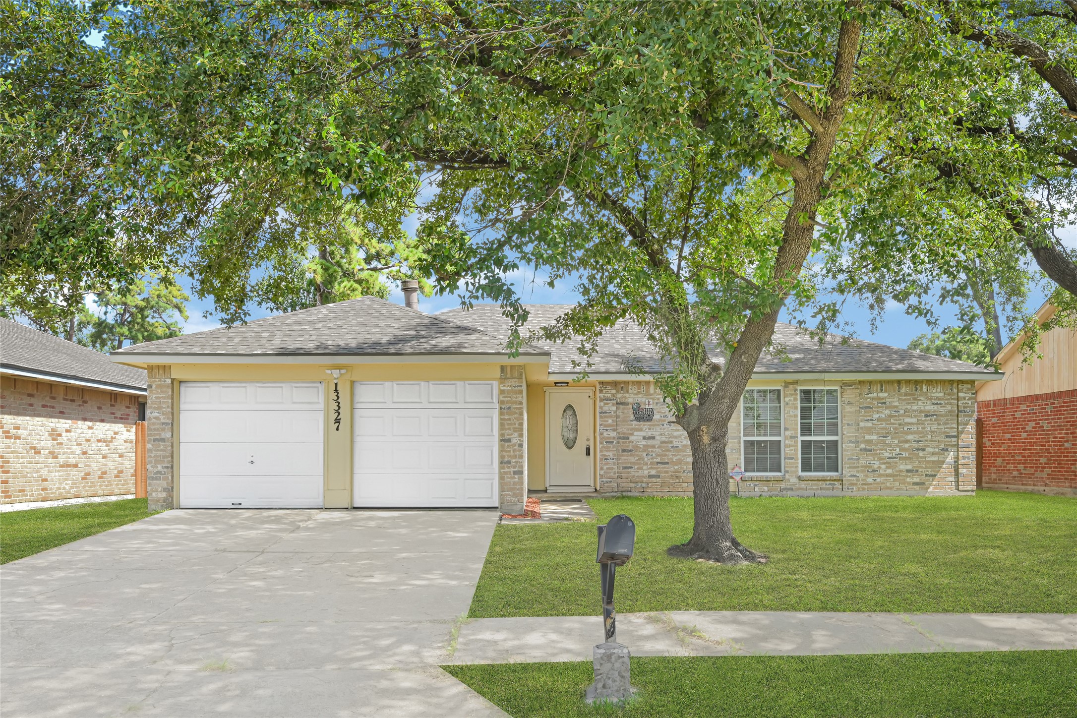 13327 N Thorntree Drive Property Photo 2